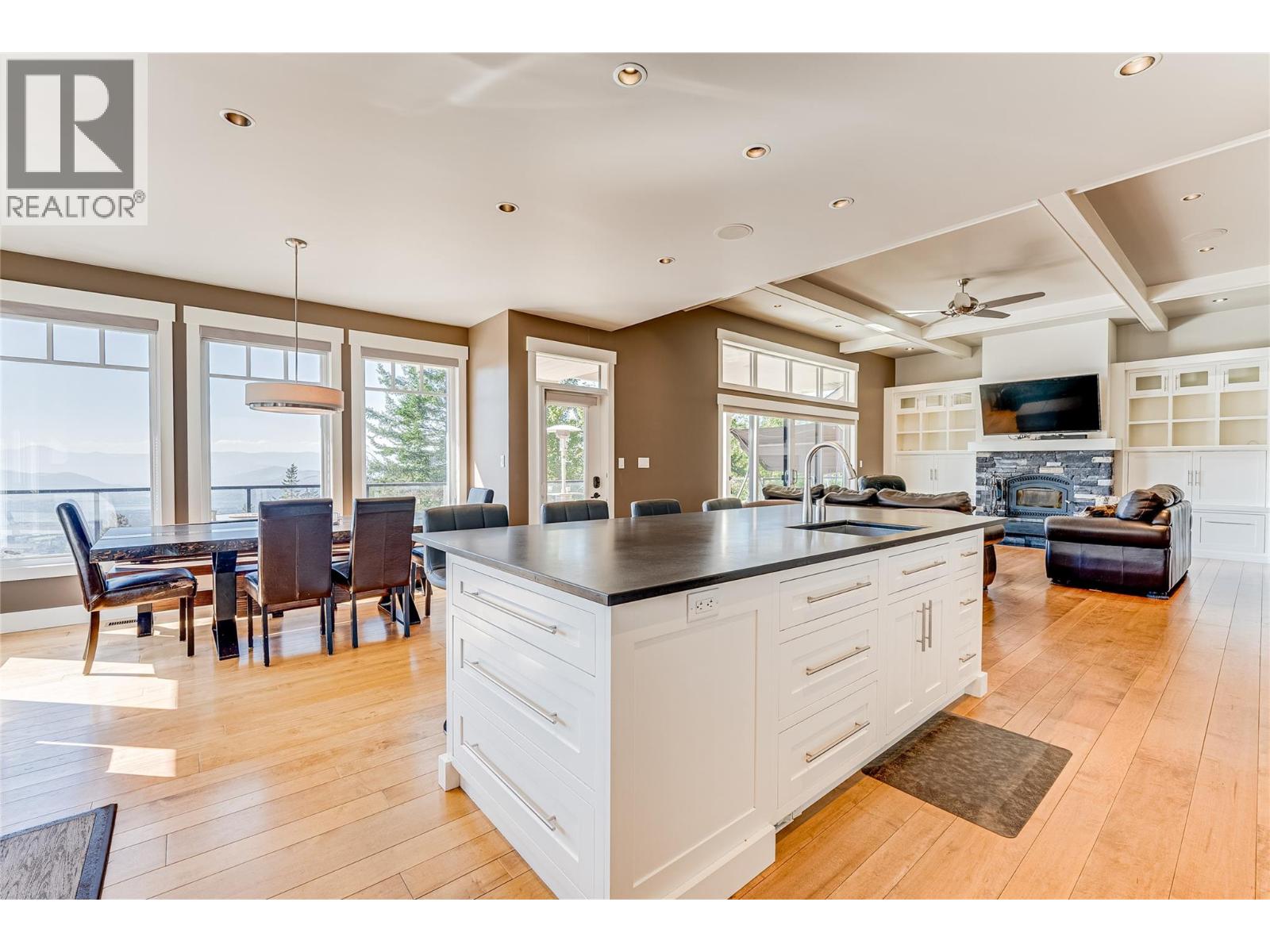  6054 Lynx Drive, Vernon