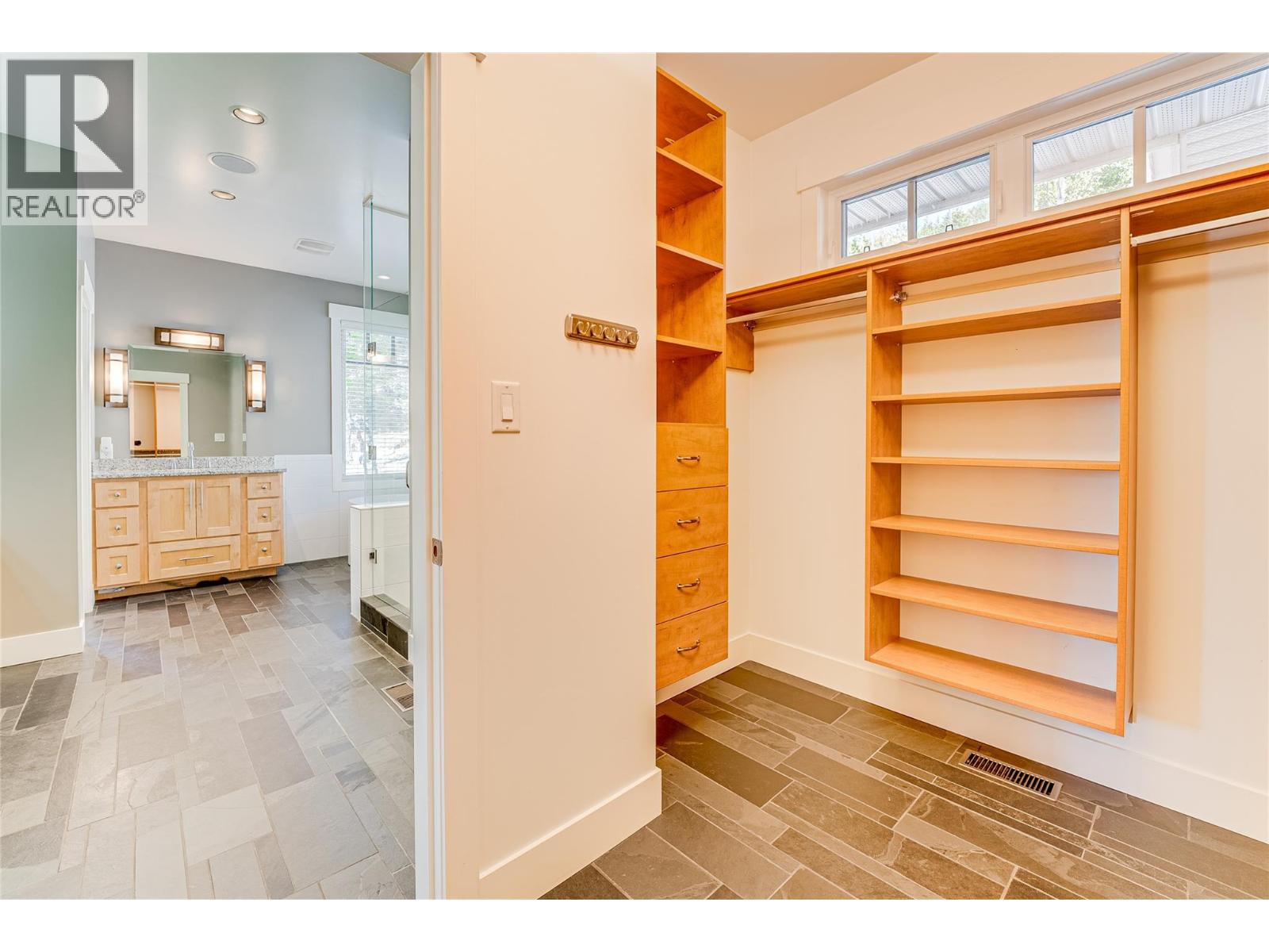  6054 Lynx Drive, Vernon