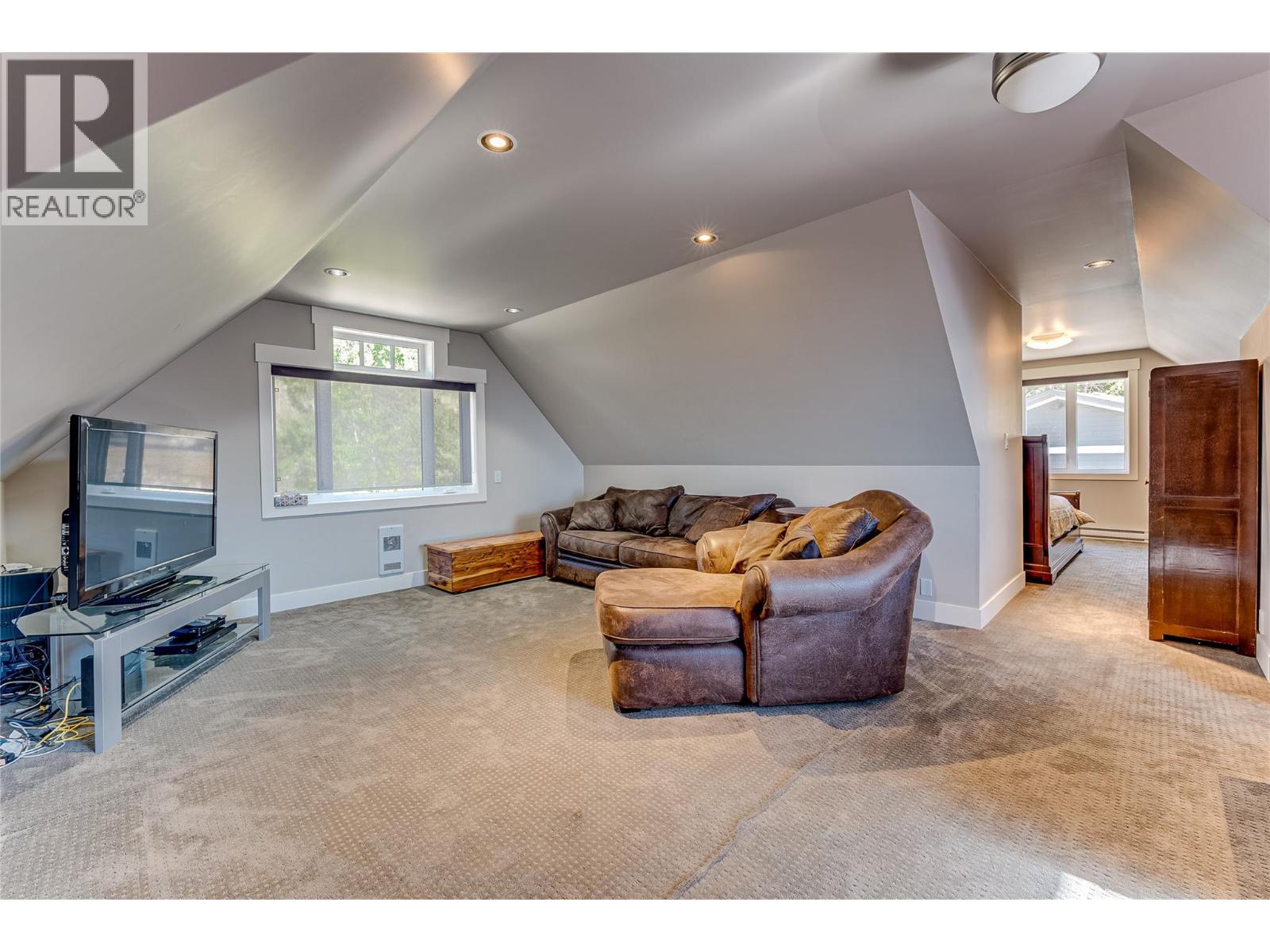  6054 Lynx Drive, Vernon