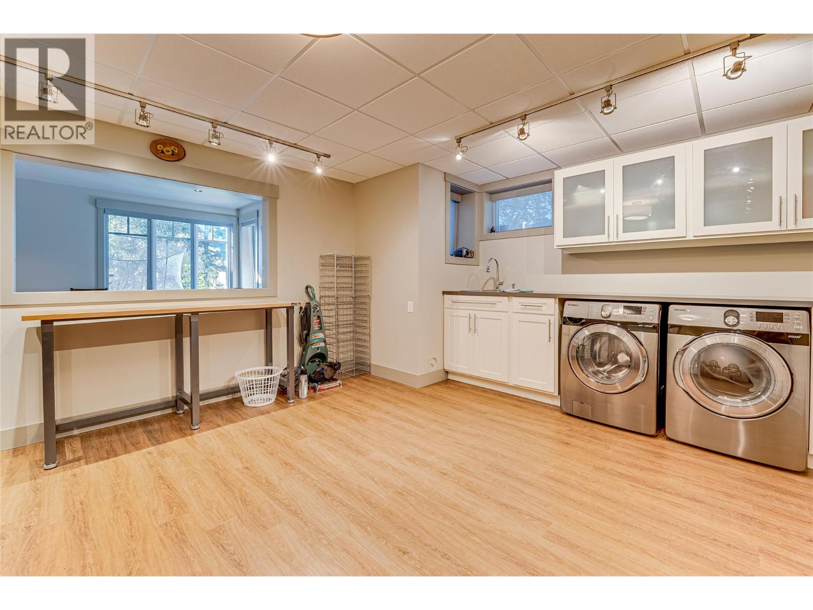  6054 Lynx Drive, Vernon