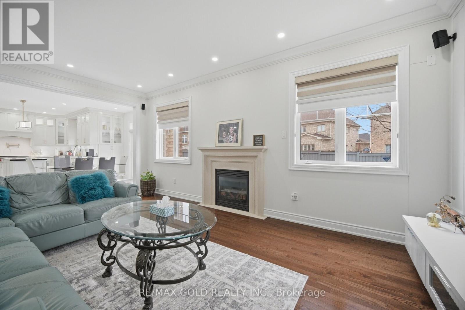 43 DECORSO DRIVE - 13