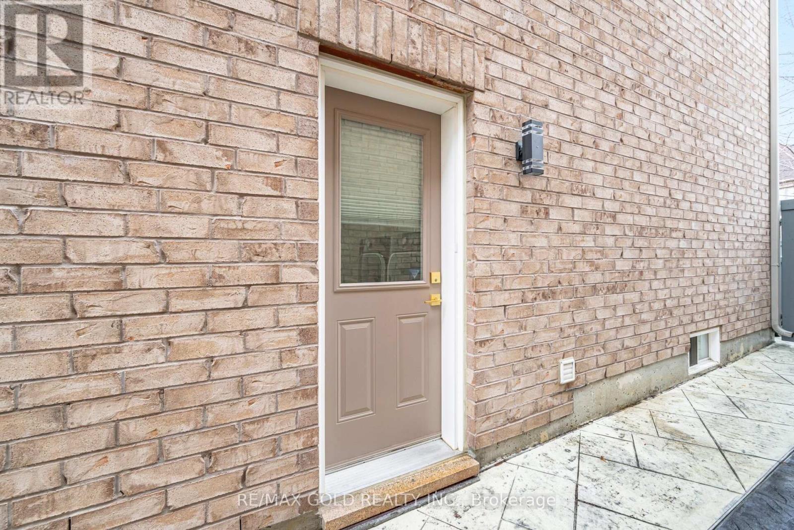 43 DECORSO DRIVE - 30