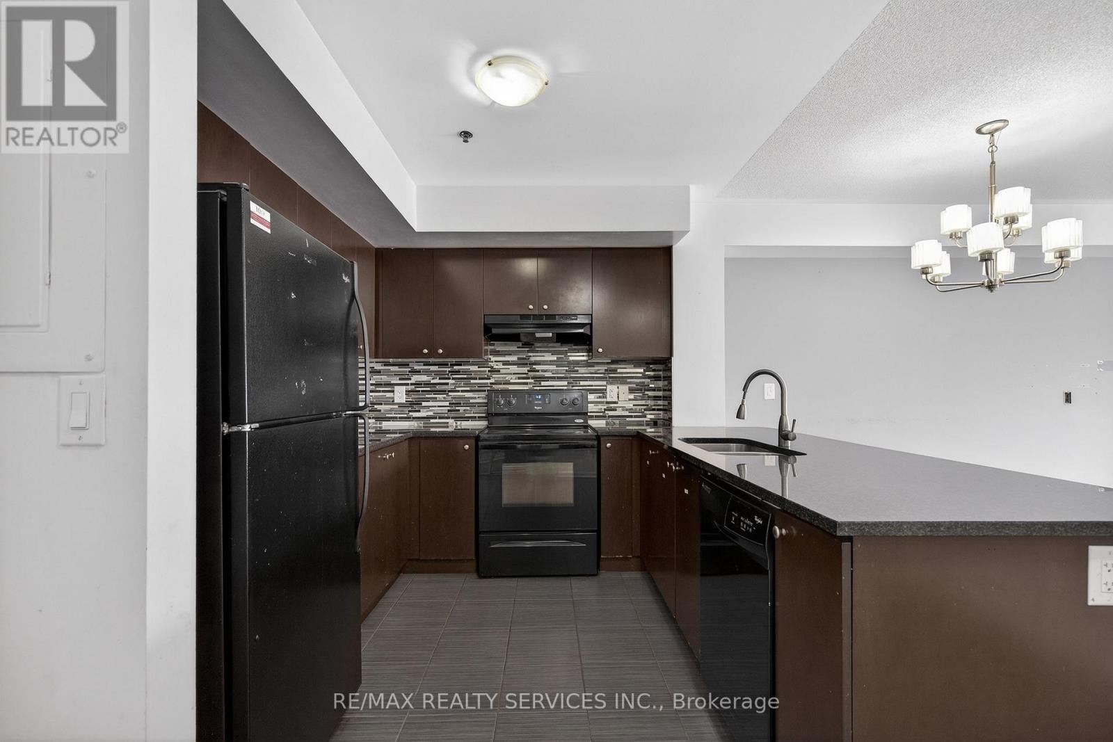 #301 70 BAYCLIFFE CRESCENT - 21