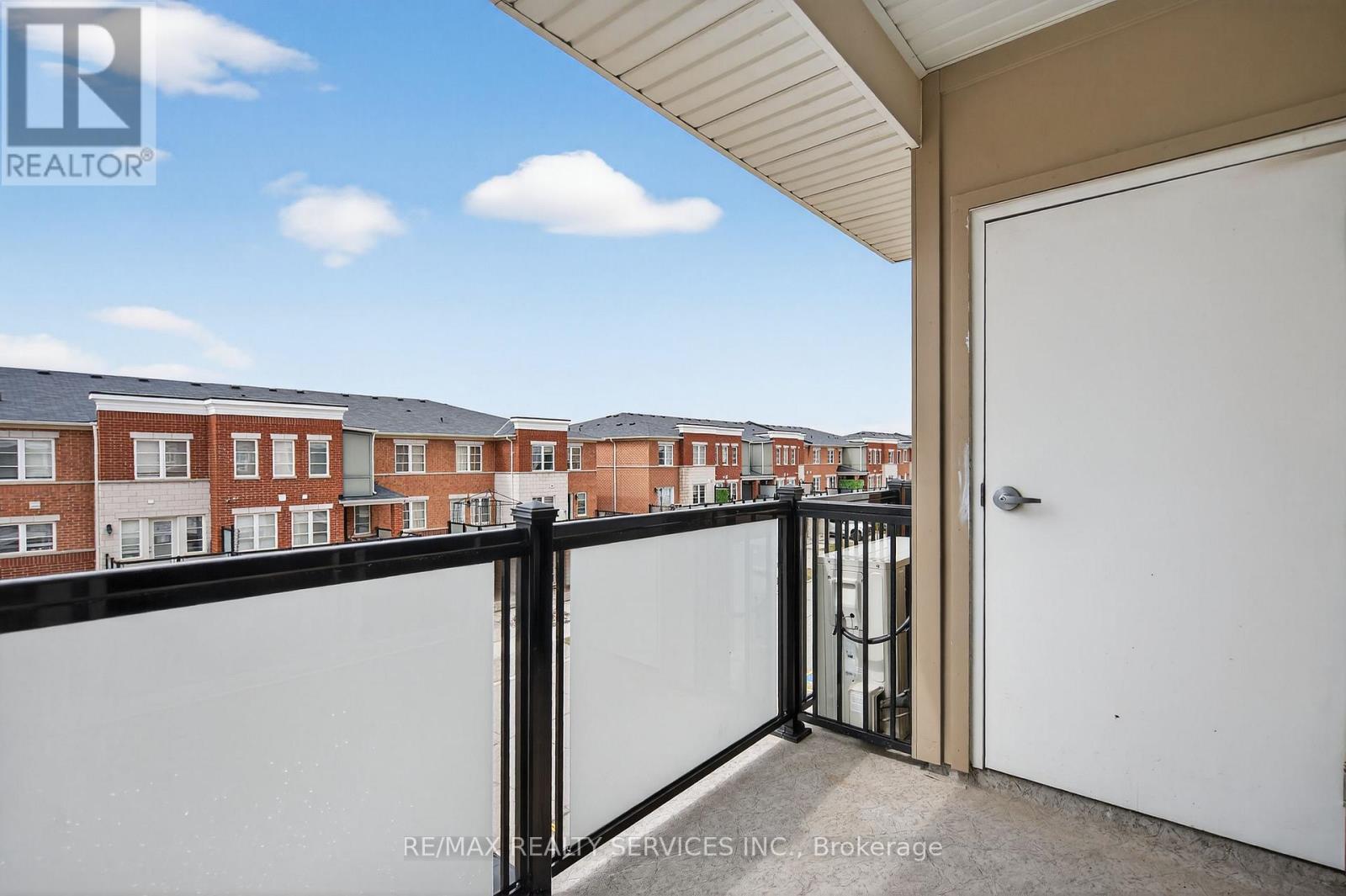 #301 70 BAYCLIFFE CRESCENT - 31