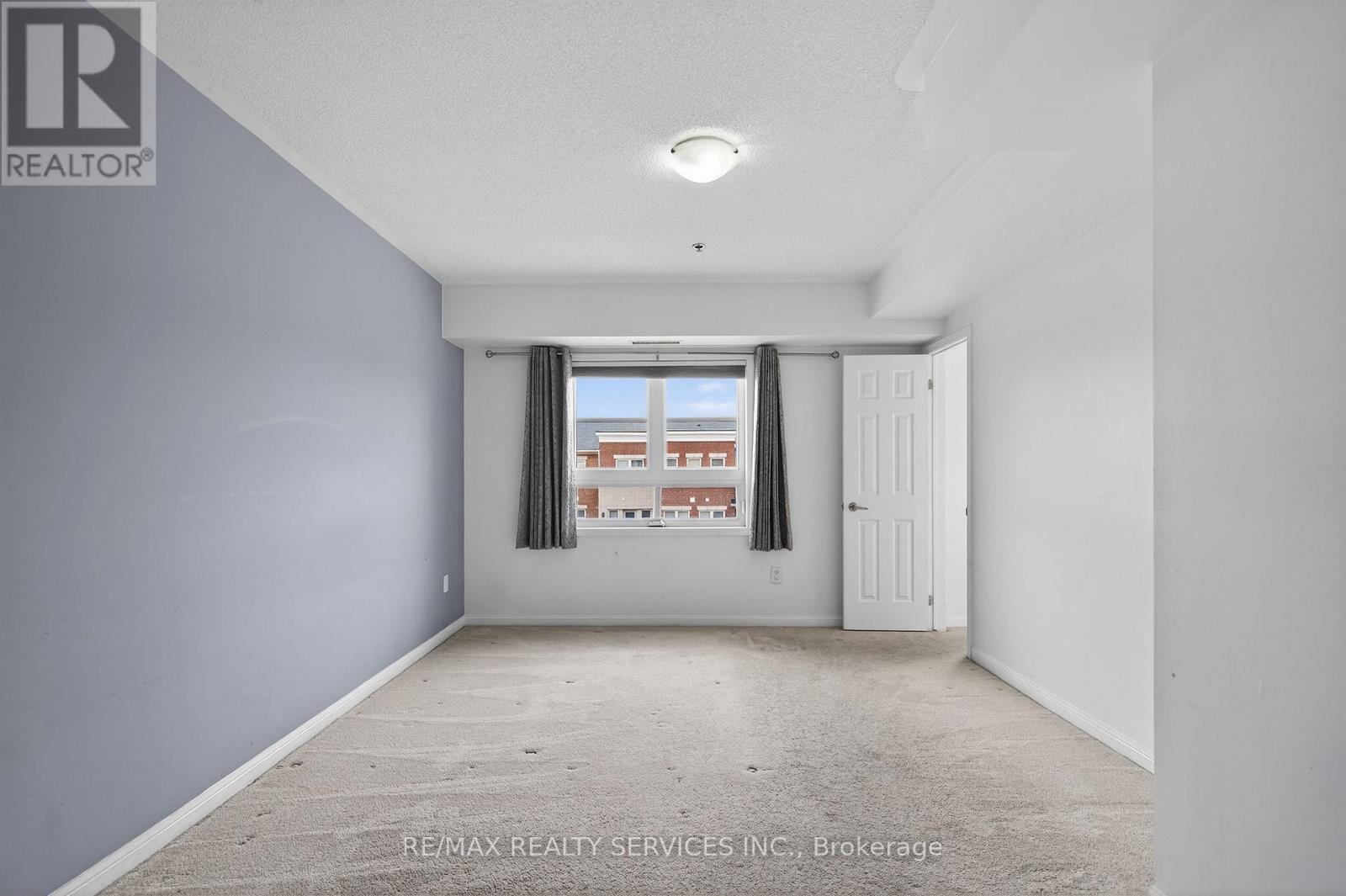 #301 70 BAYCLIFFE CRESCENT - 35