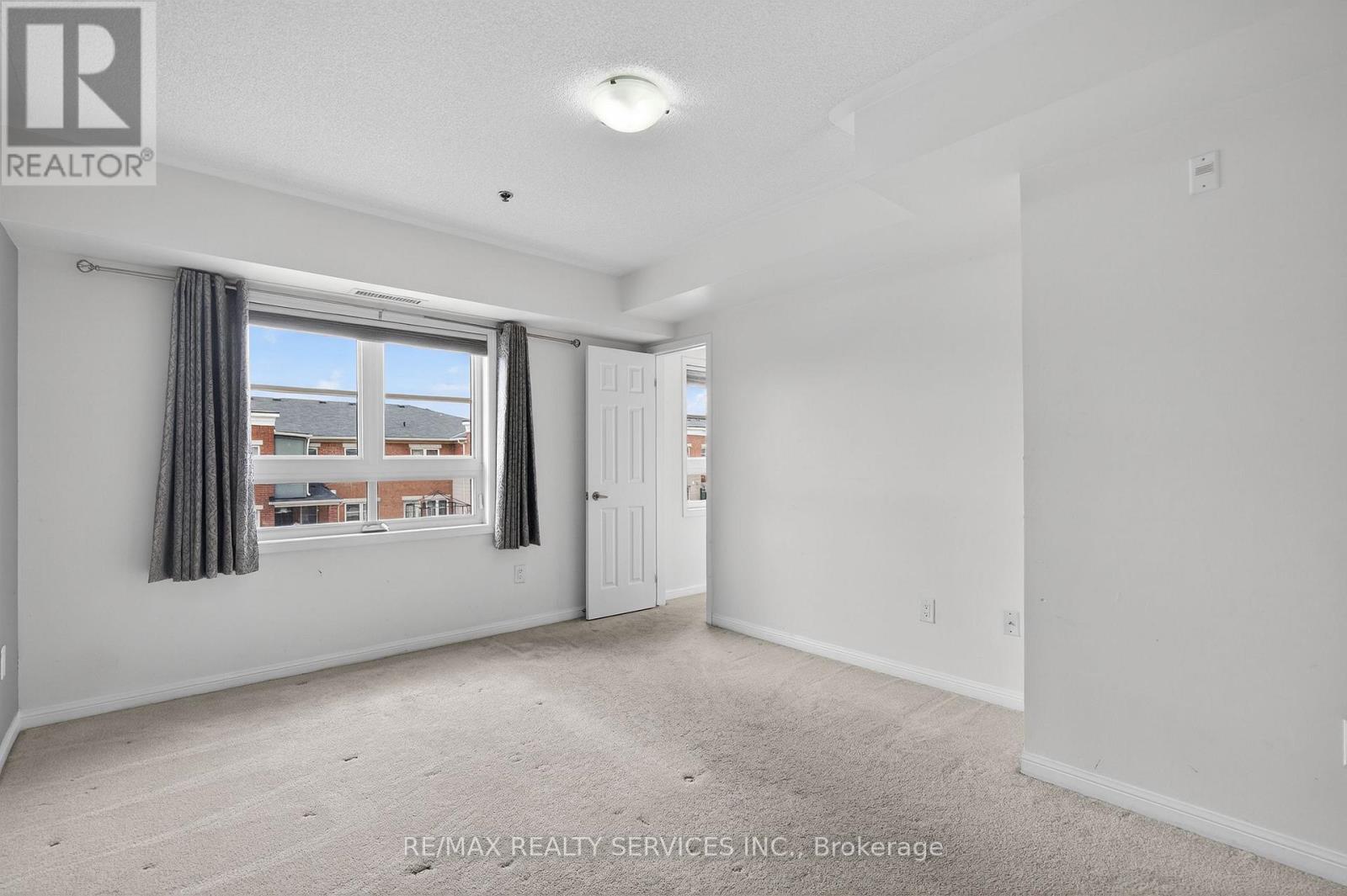 #301 70 BAYCLIFFE CRESCENT - 37