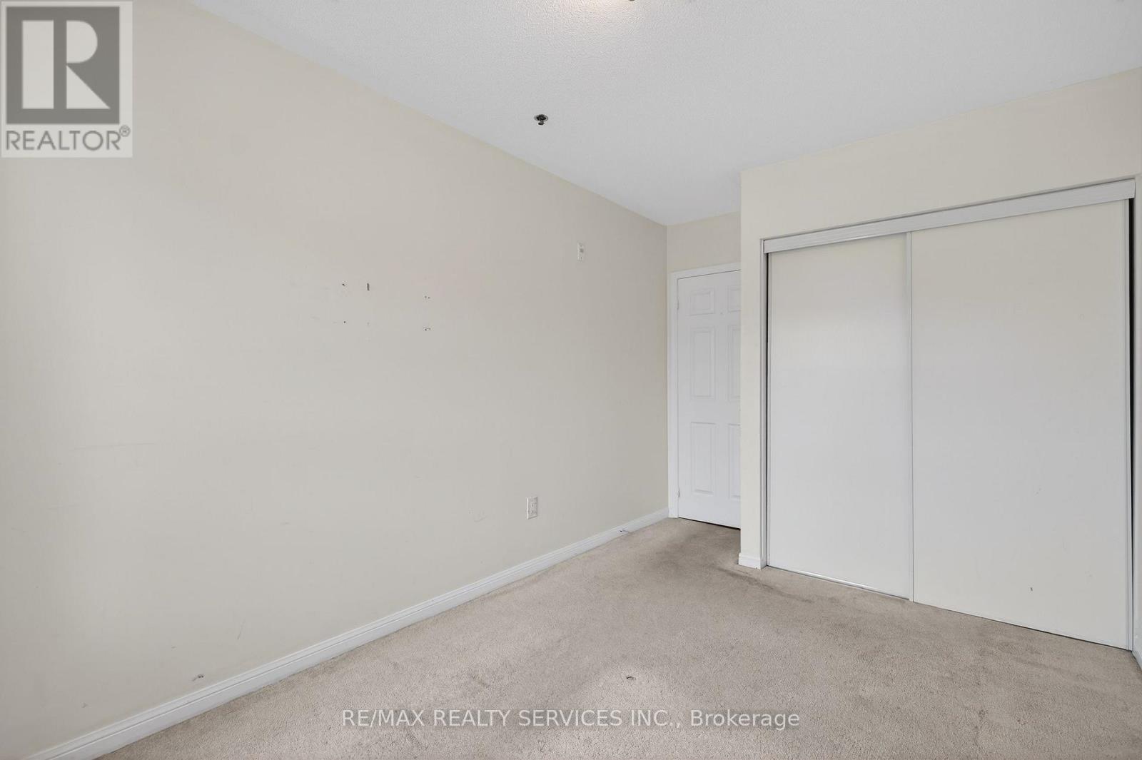 #301 70 BAYCLIFFE CRESCENT - 43