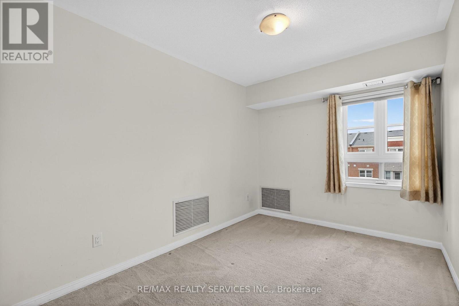 #301 70 BAYCLIFFE CRESCENT - 44