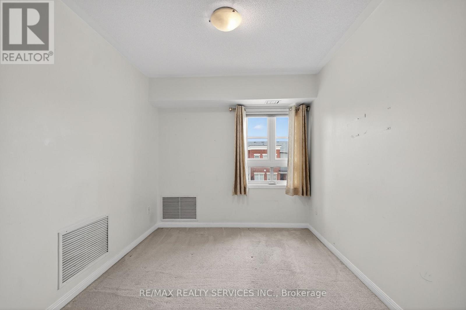 #301 70 BAYCLIFFE CRESCENT - 46