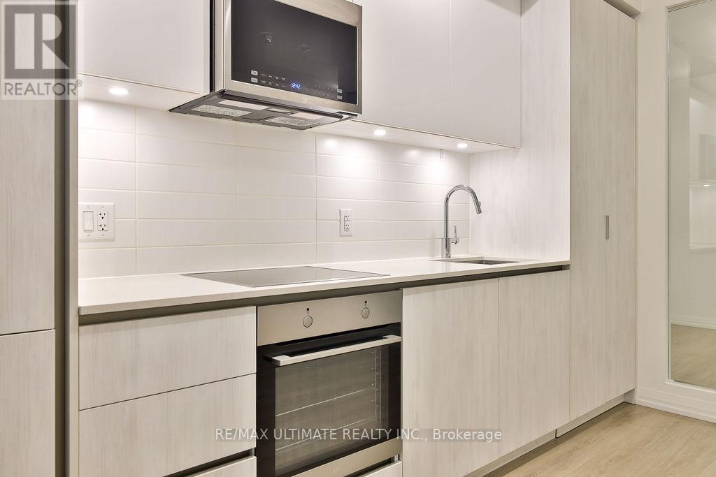 #515 8 WIDMER STREET - 23