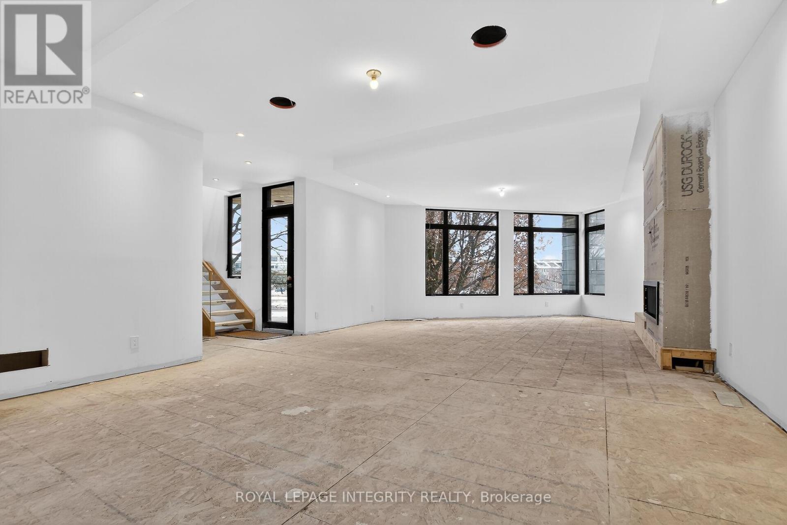 112 QUEEN ELIZABETH DRIVE - 16