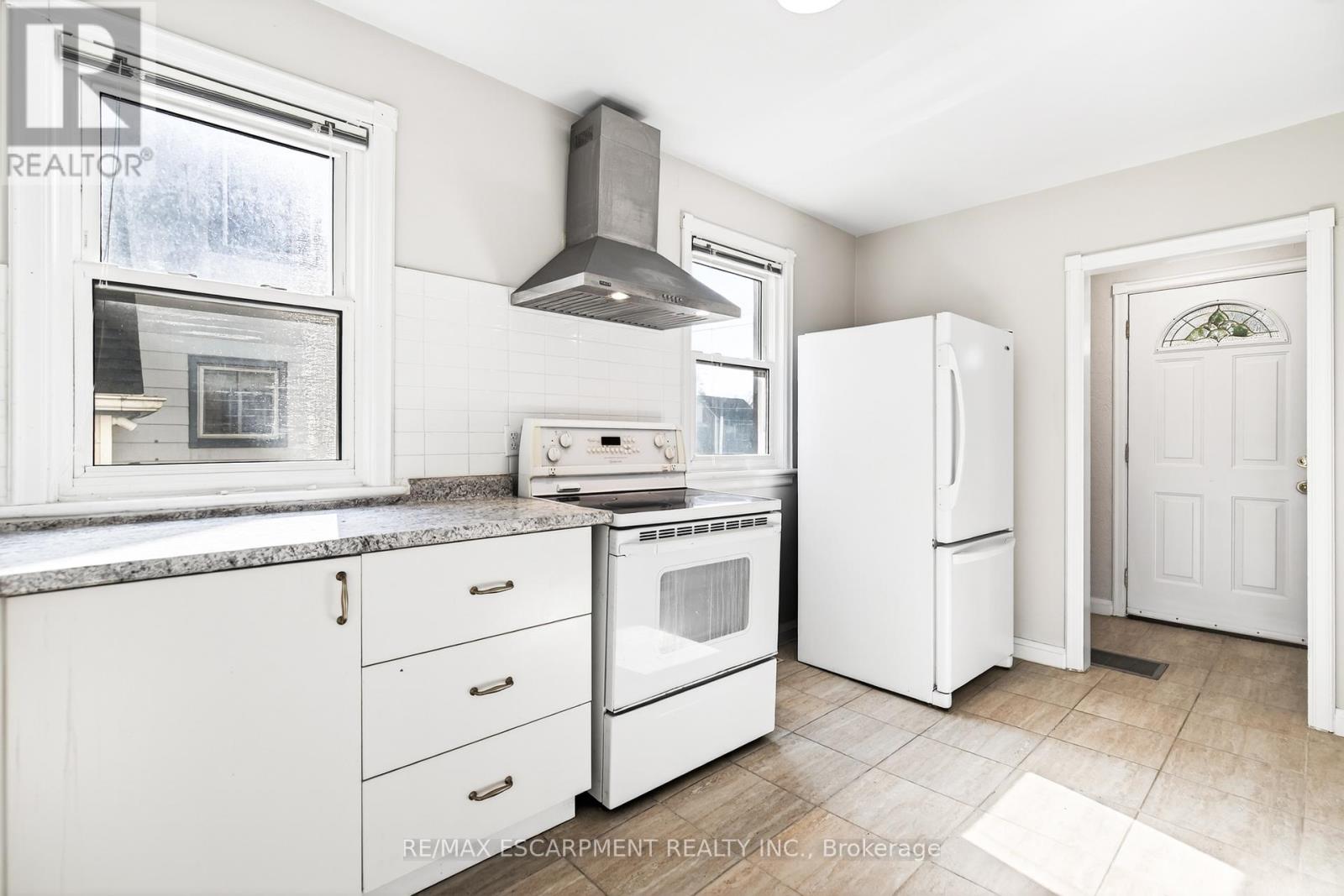 269 QUEENSDALE AVENUE E - 10