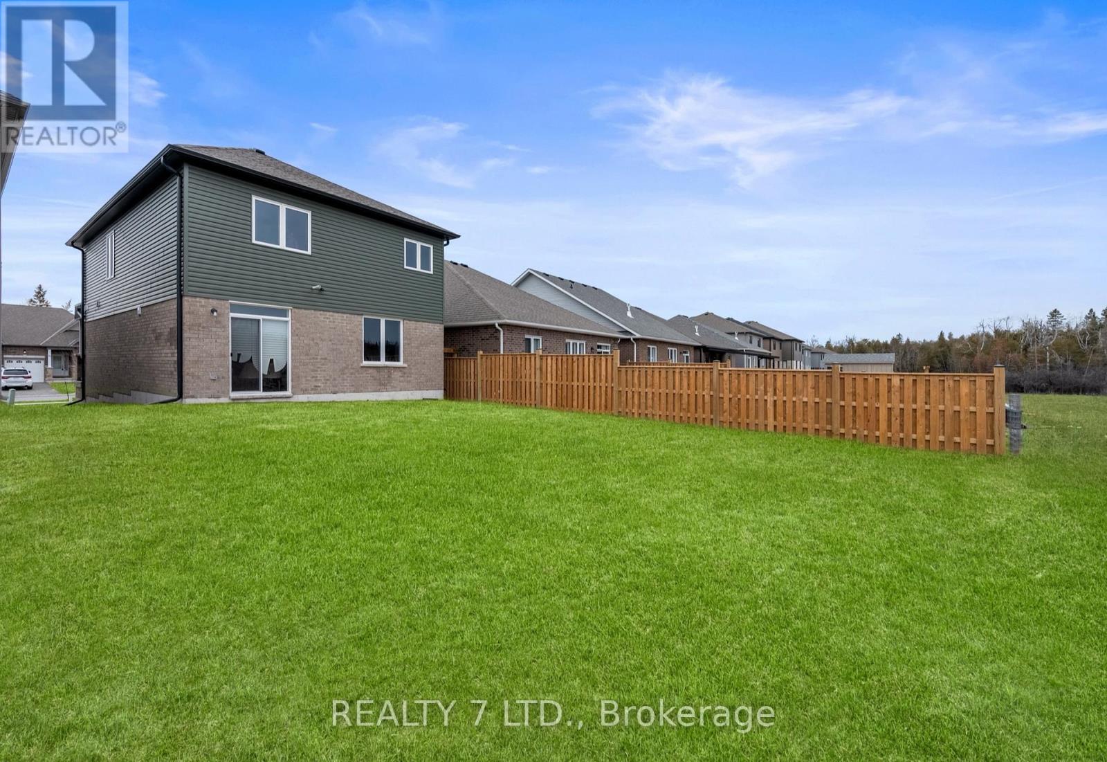 32 HILLCROFT WAY - 39