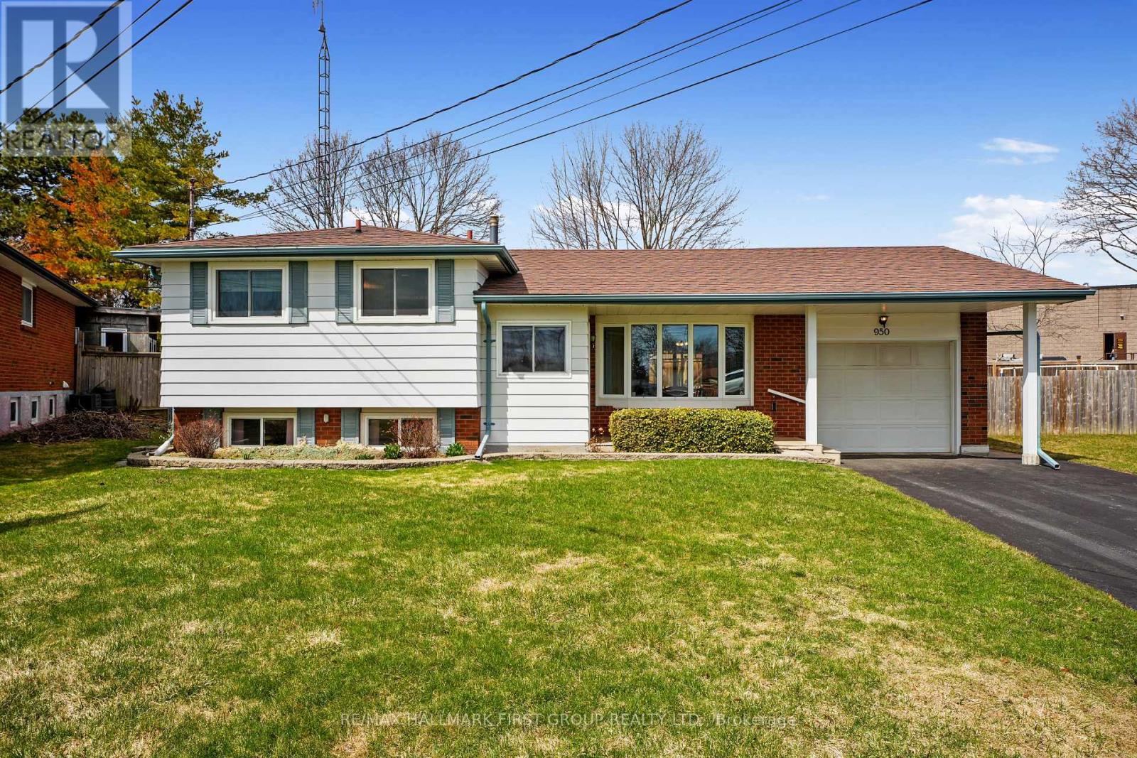 950 CURTIS CRESCENT - 1