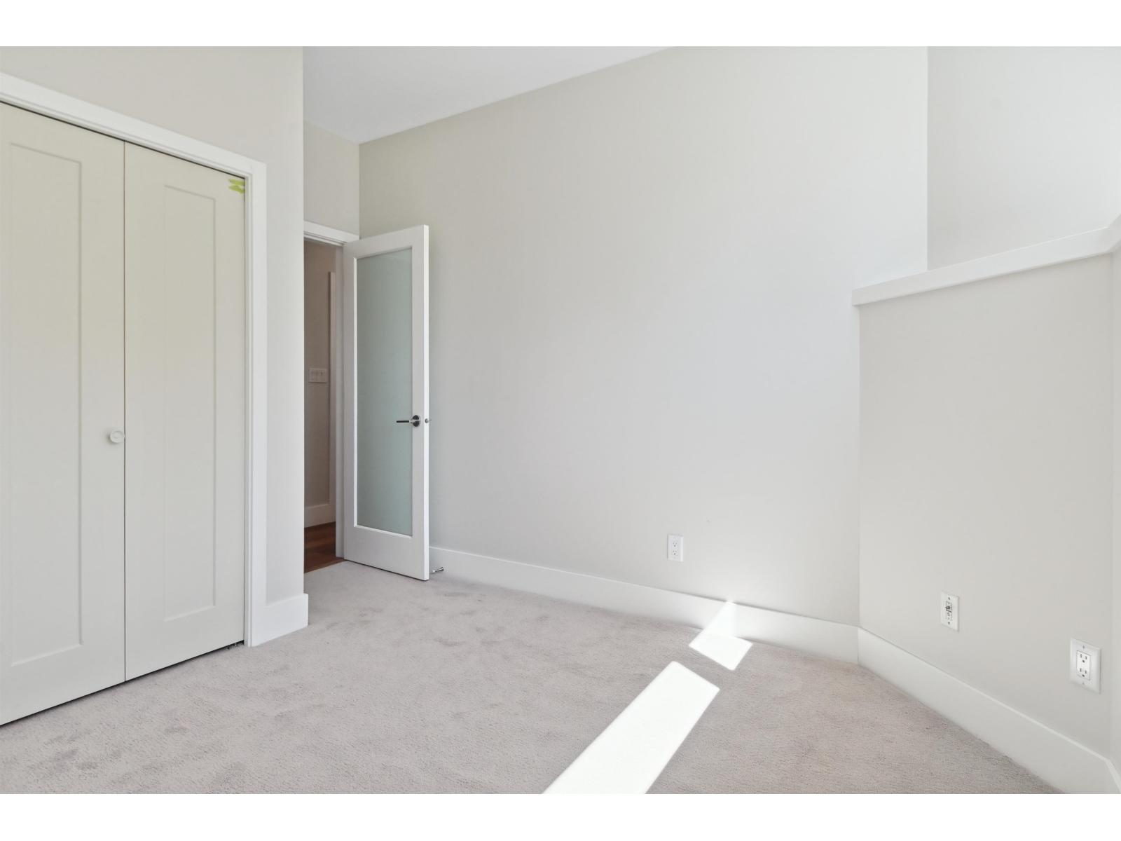 15095 ROYAL AVENUE, White Rock