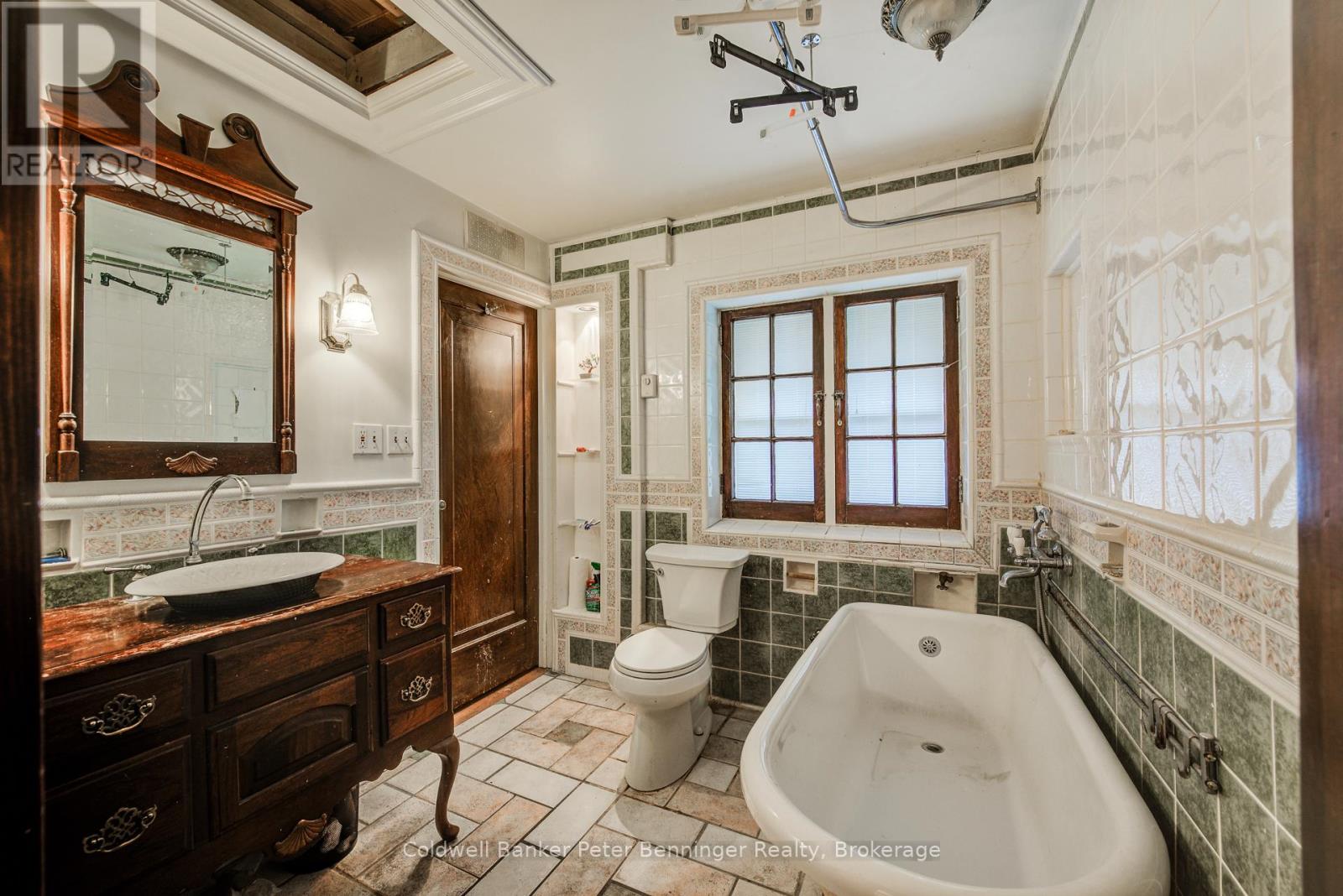 71 MARGARET AVENUE - 33
