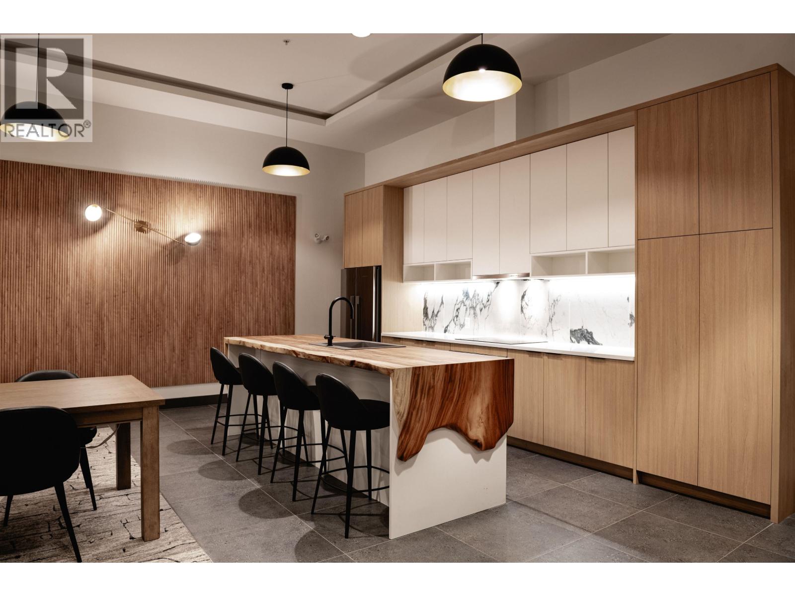 519 422 E 3RD STREET, North Vancouver