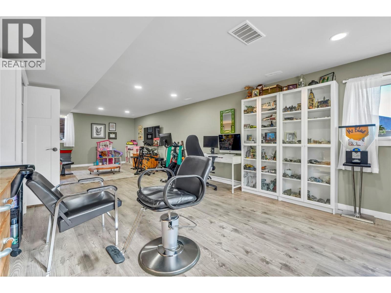 211 Westridge Court, Princeton