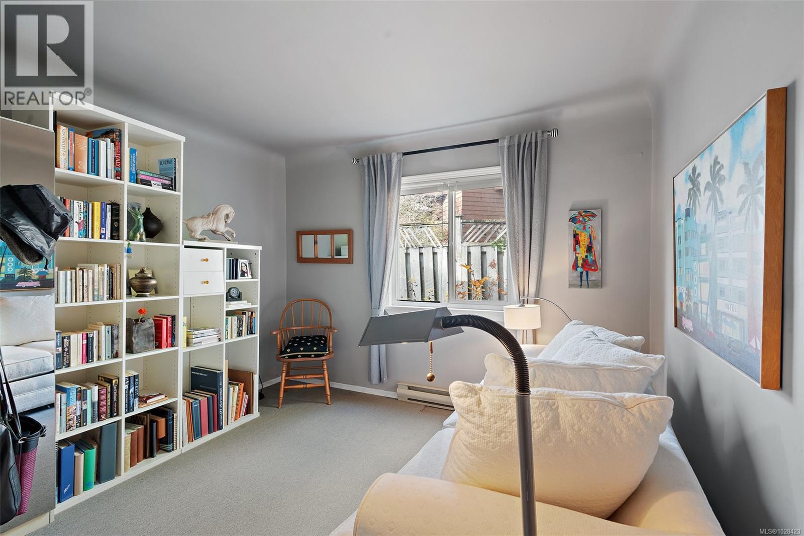 943 Selkirk Ave, Esquimalt