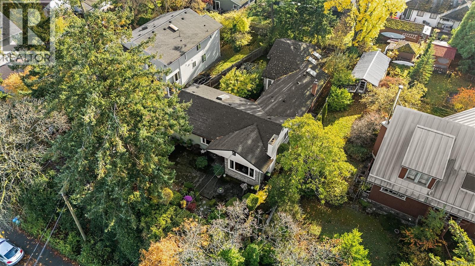 943 Selkirk Ave, Esquimalt