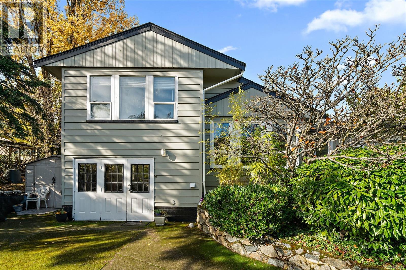 943 Selkirk Ave, Esquimalt