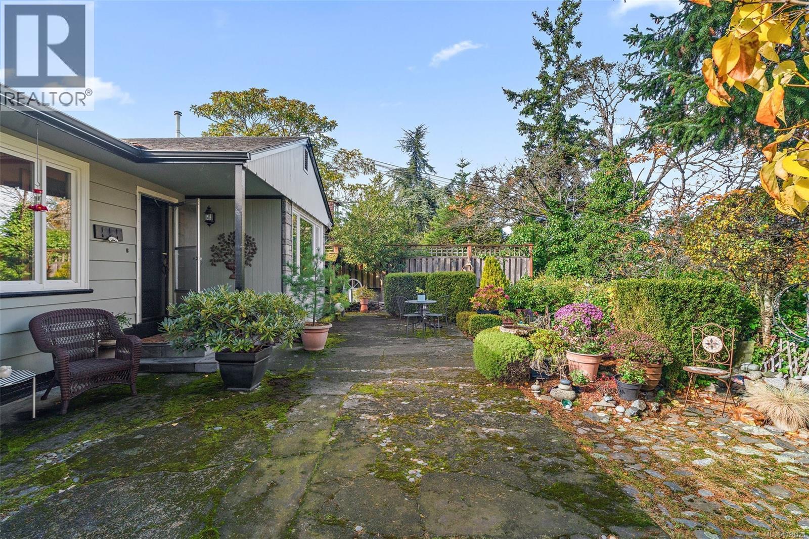 943 Selkirk Ave, Esquimalt