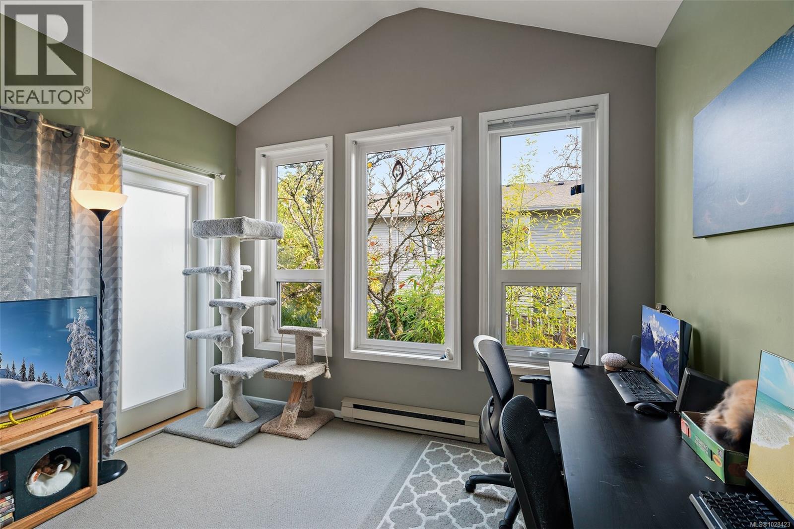 943 Selkirk Ave, Esquimalt