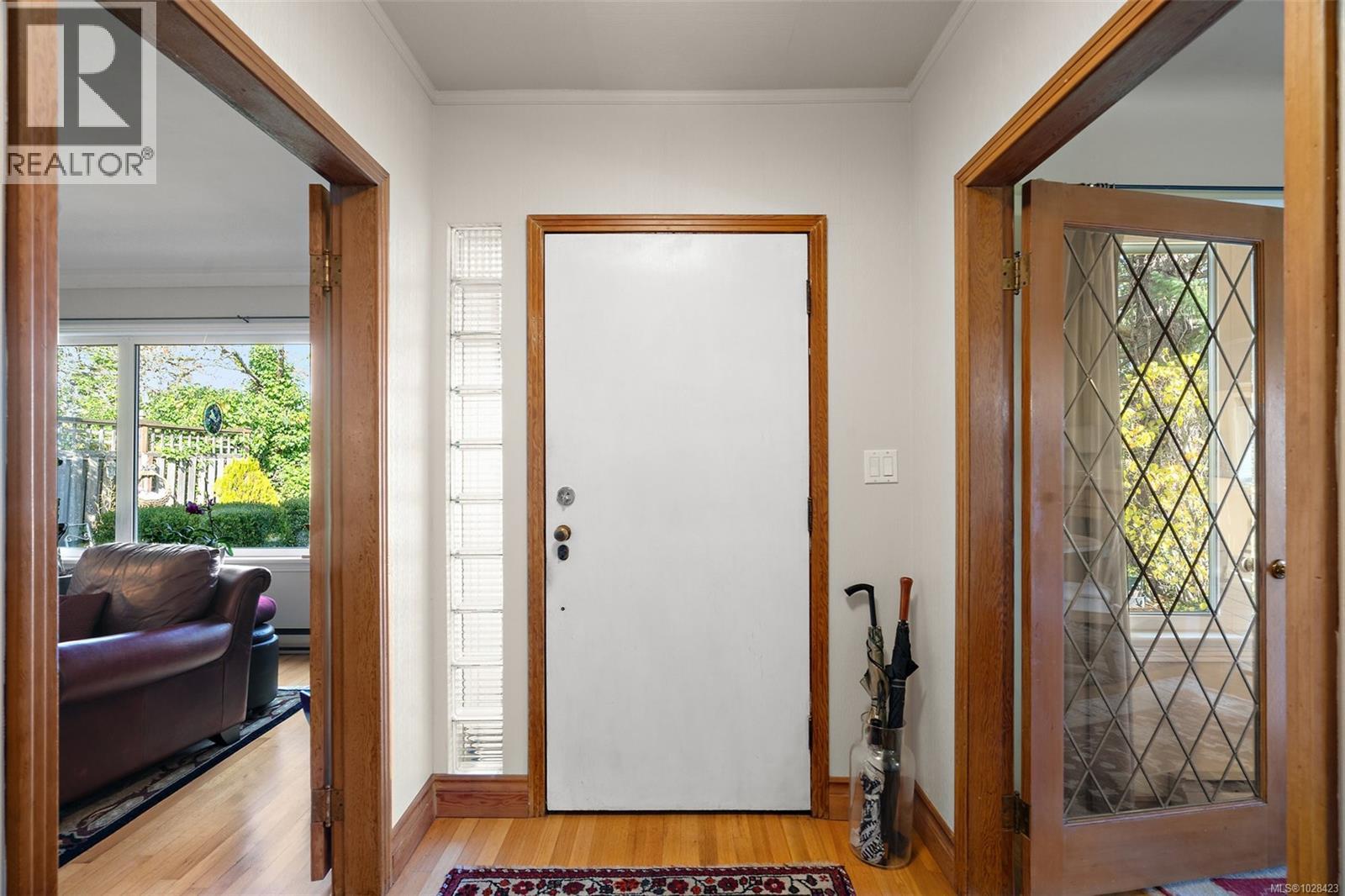 943 Selkirk Ave, Esquimalt