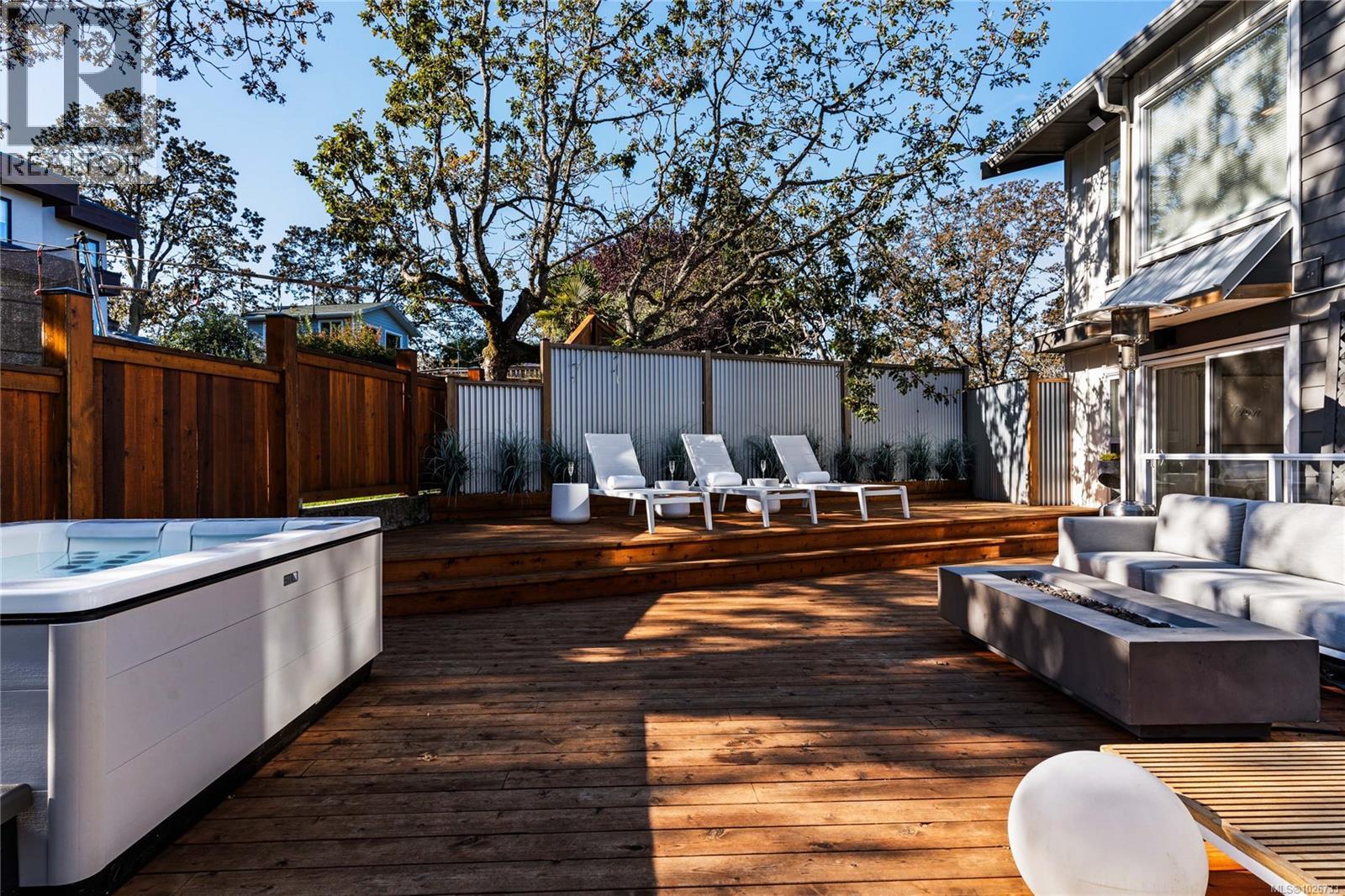 1542 ATHLONE DR - 32