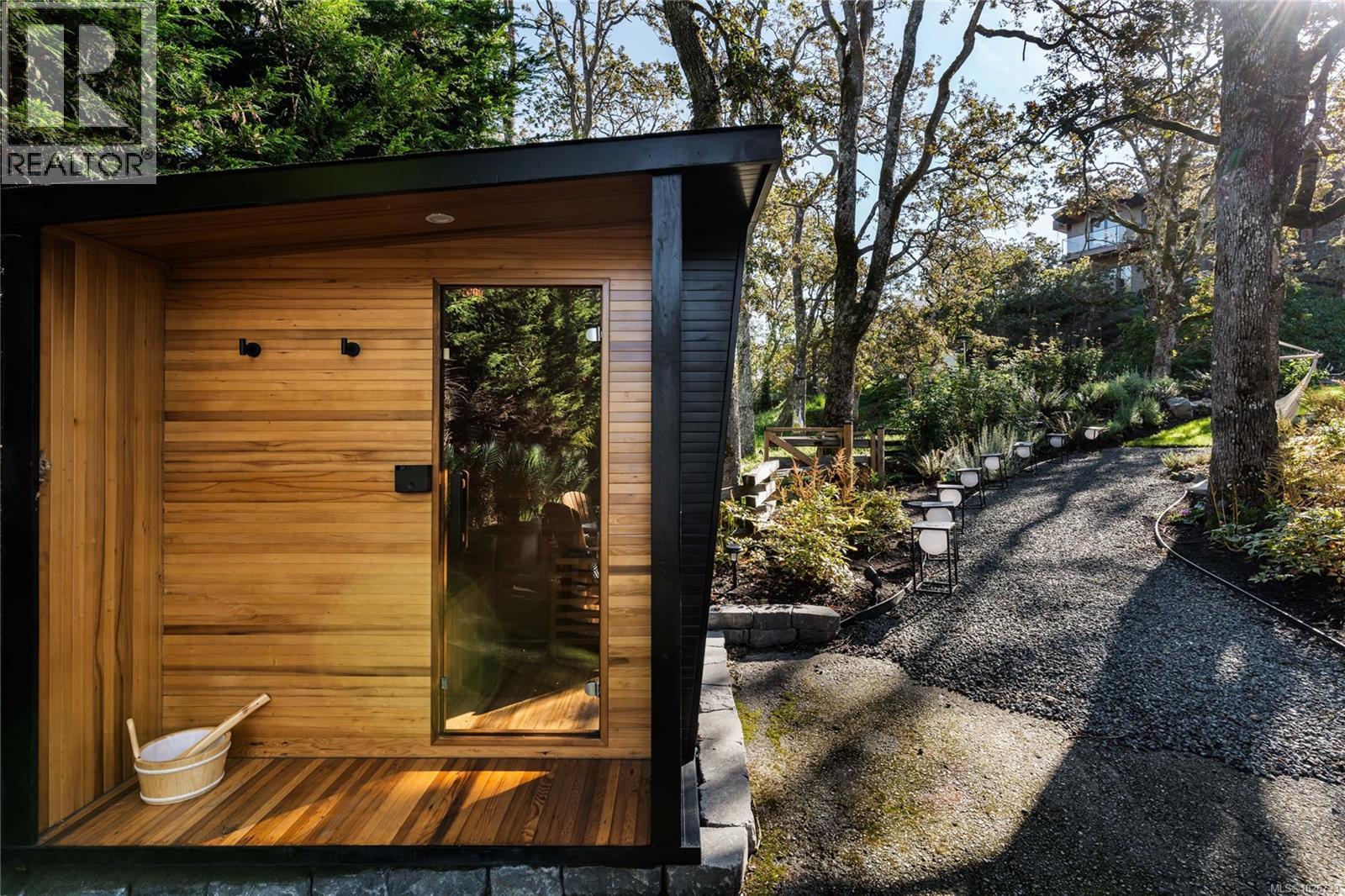 1542 ATHLONE DR - 34