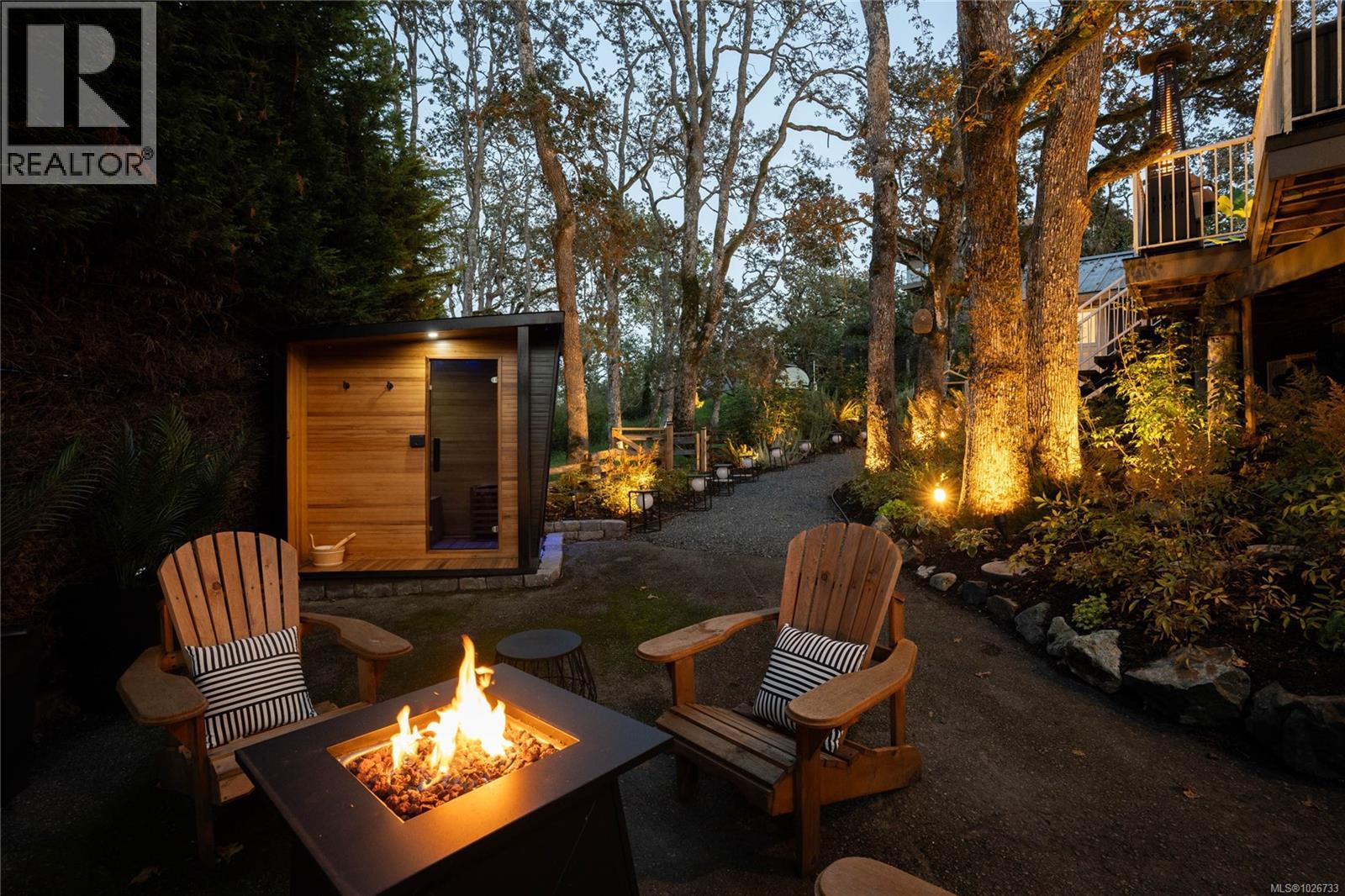 1542 ATHLONE DR - 35