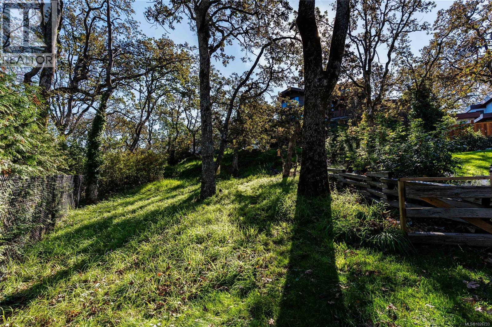 1542 ATHLONE DR - 38