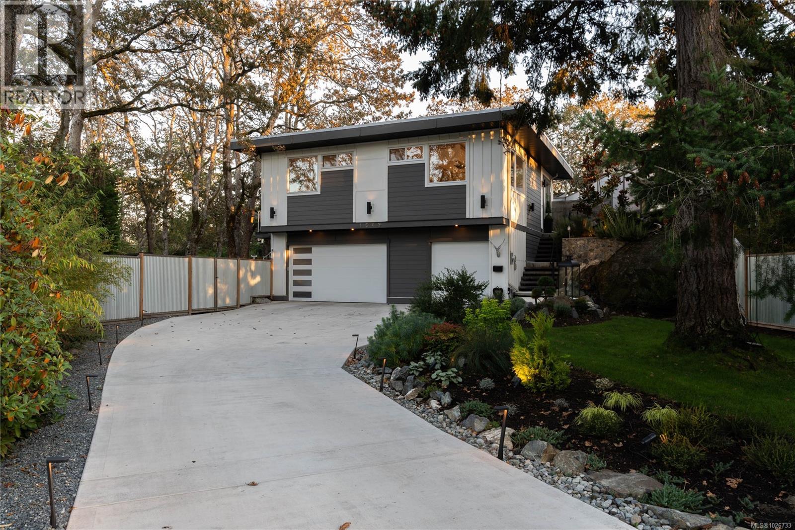 1542 ATHLONE DR - 42