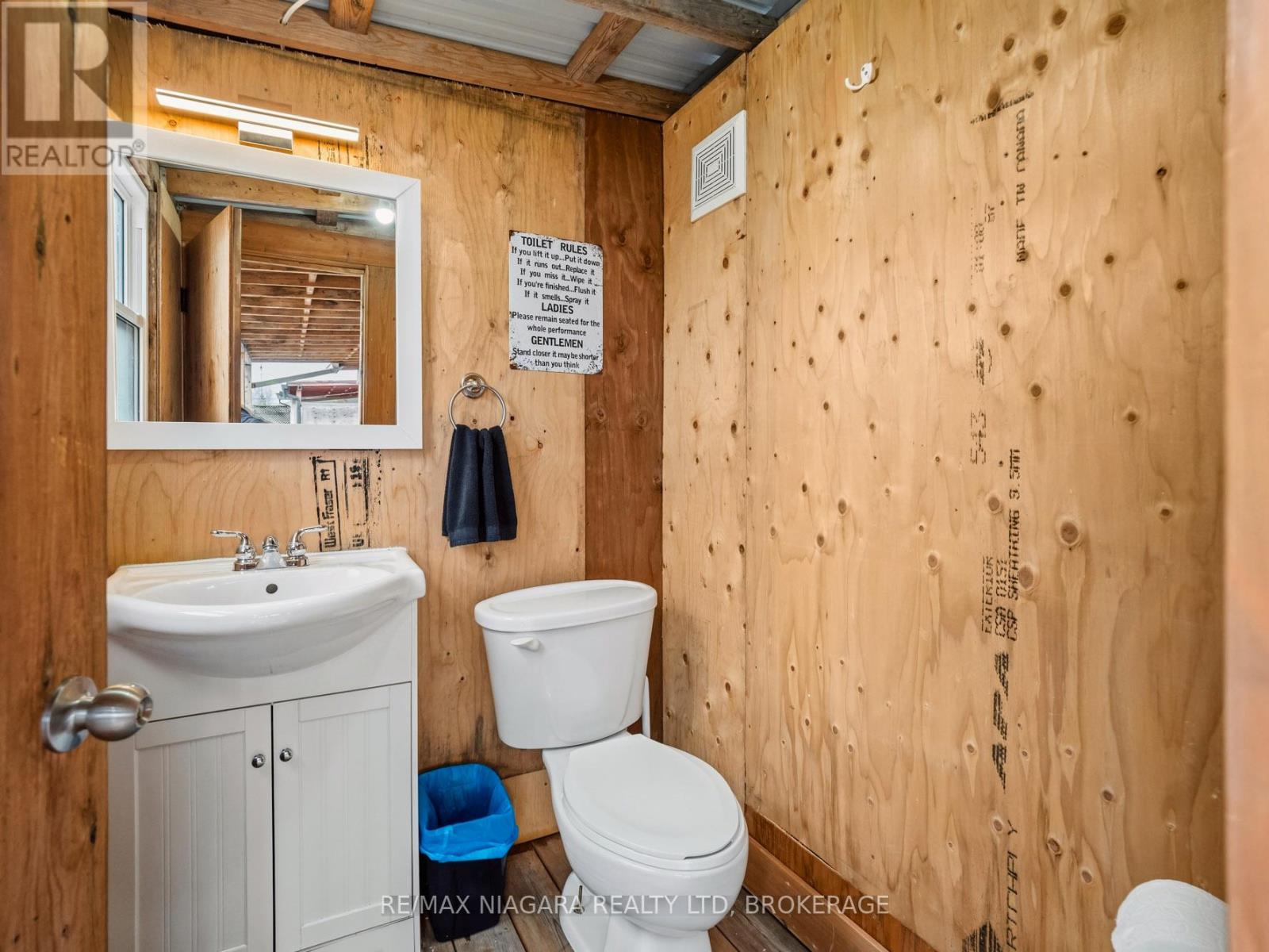 Seasonal Bathroom
