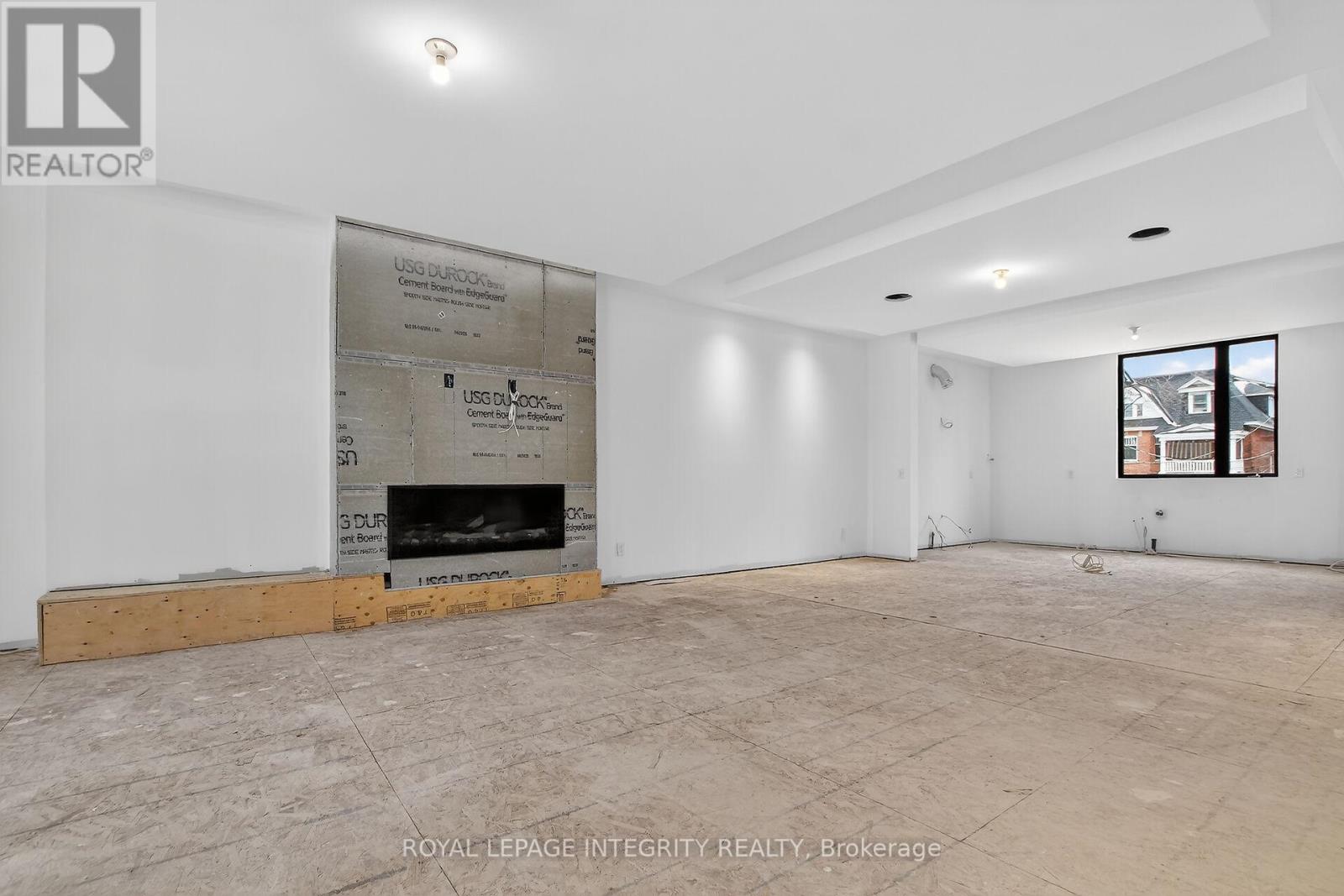 112 QUEEN ELIZABETH DRIVE - 17