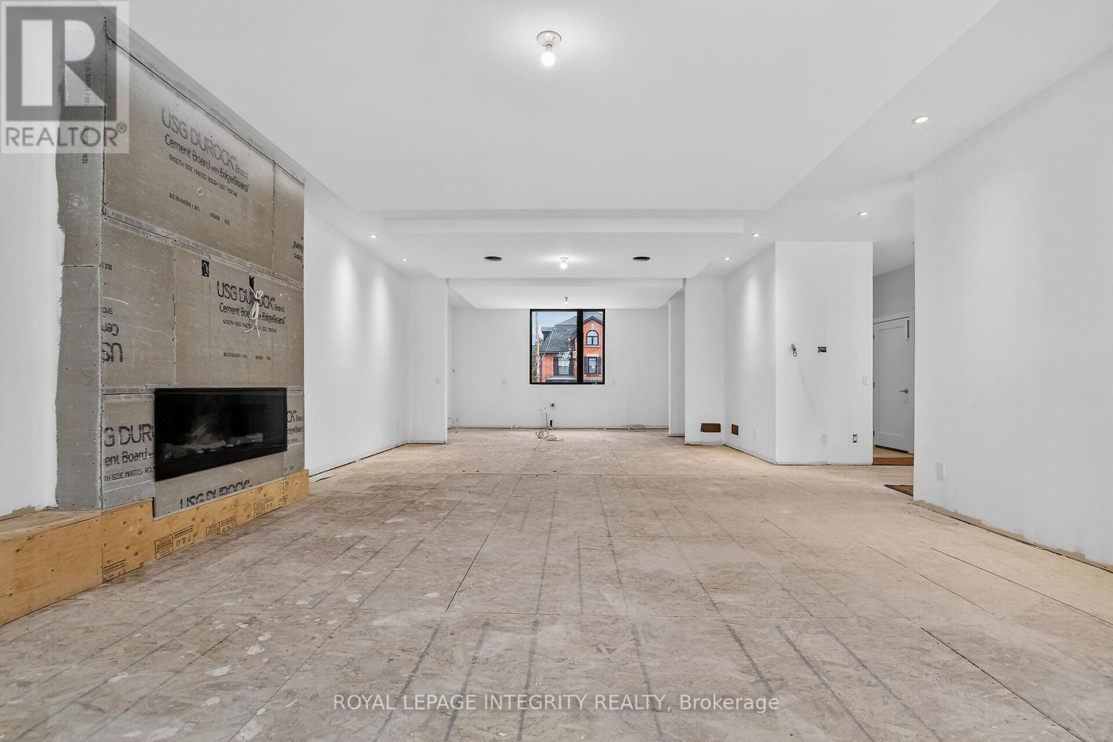 112 QUEEN ELIZABETH DRIVE - 18