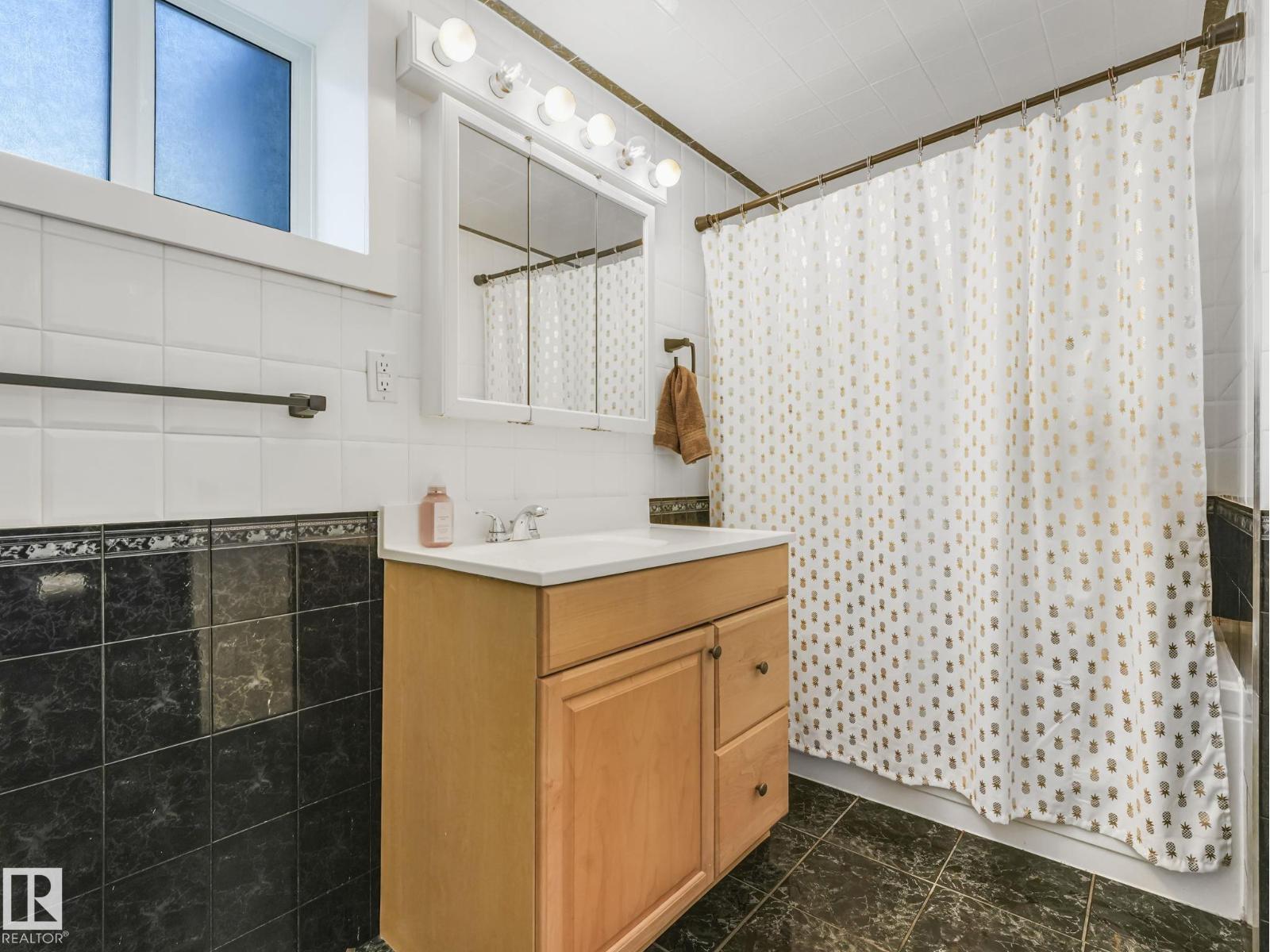 7336 149A AV NW, Edmonton