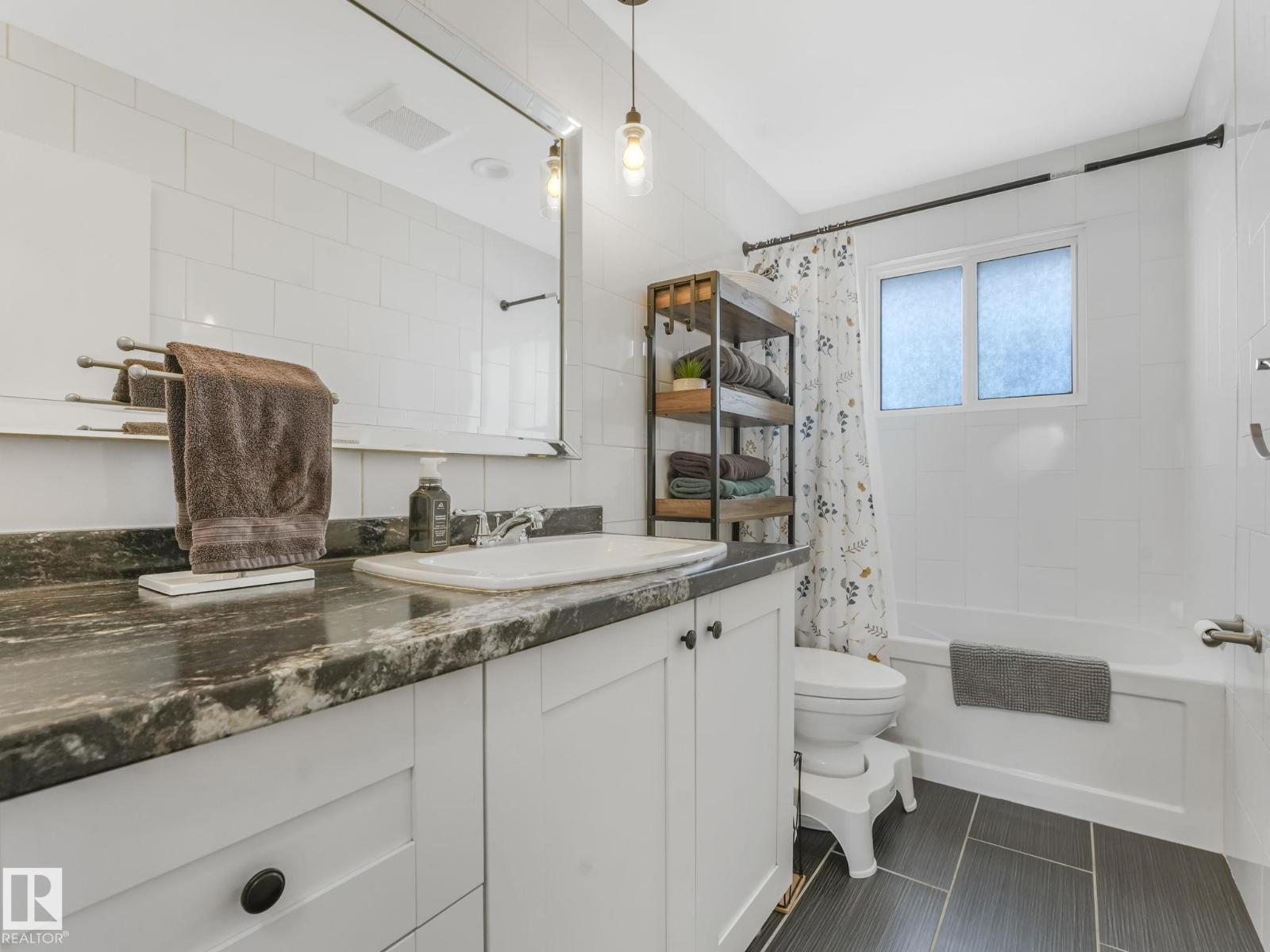 7336 149A AV NW, Edmonton