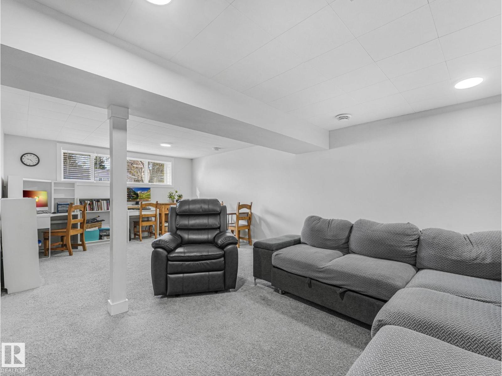 7336 149A AV NW, Edmonton