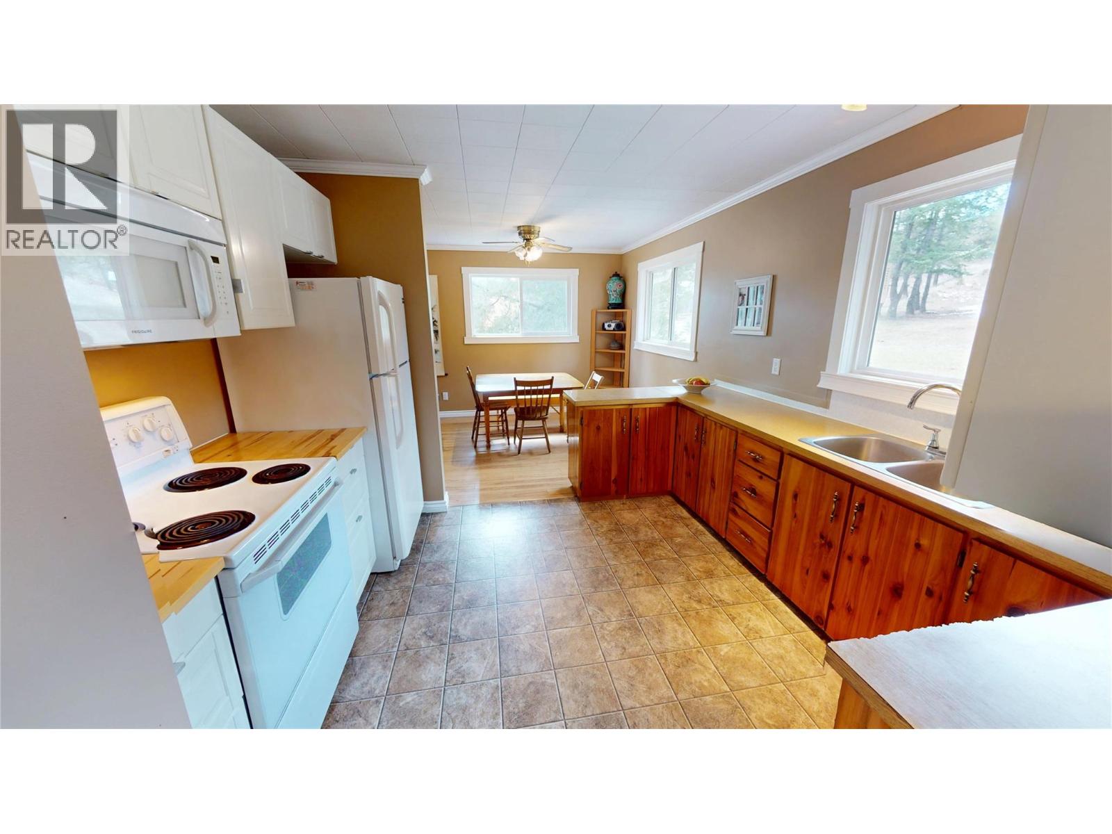 8279 Sun Creek Road, Canal Flats