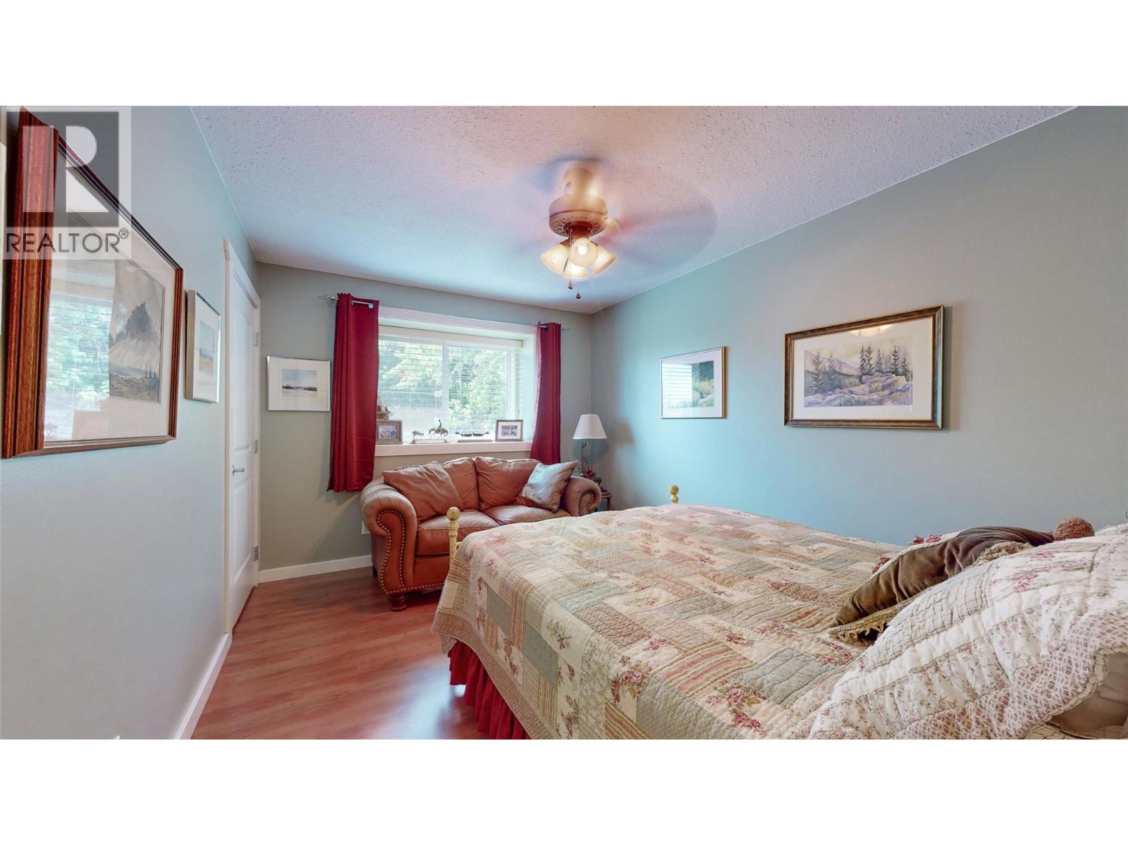 205 GREASEWOOD Avenue, Oliver