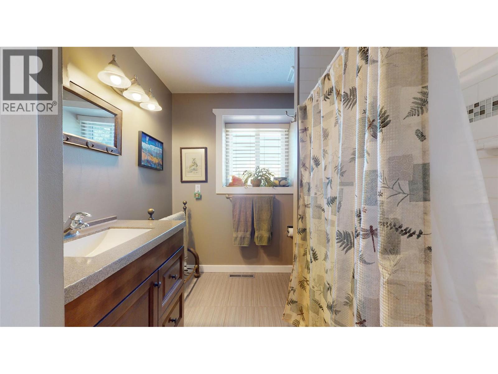 205 GREASEWOOD Avenue, Oliver