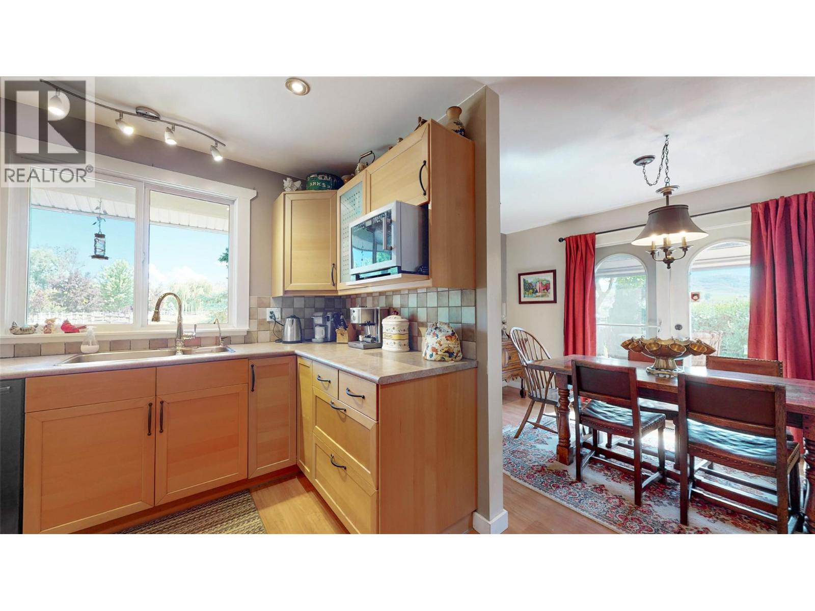 205 GREASEWOOD Avenue, Oliver