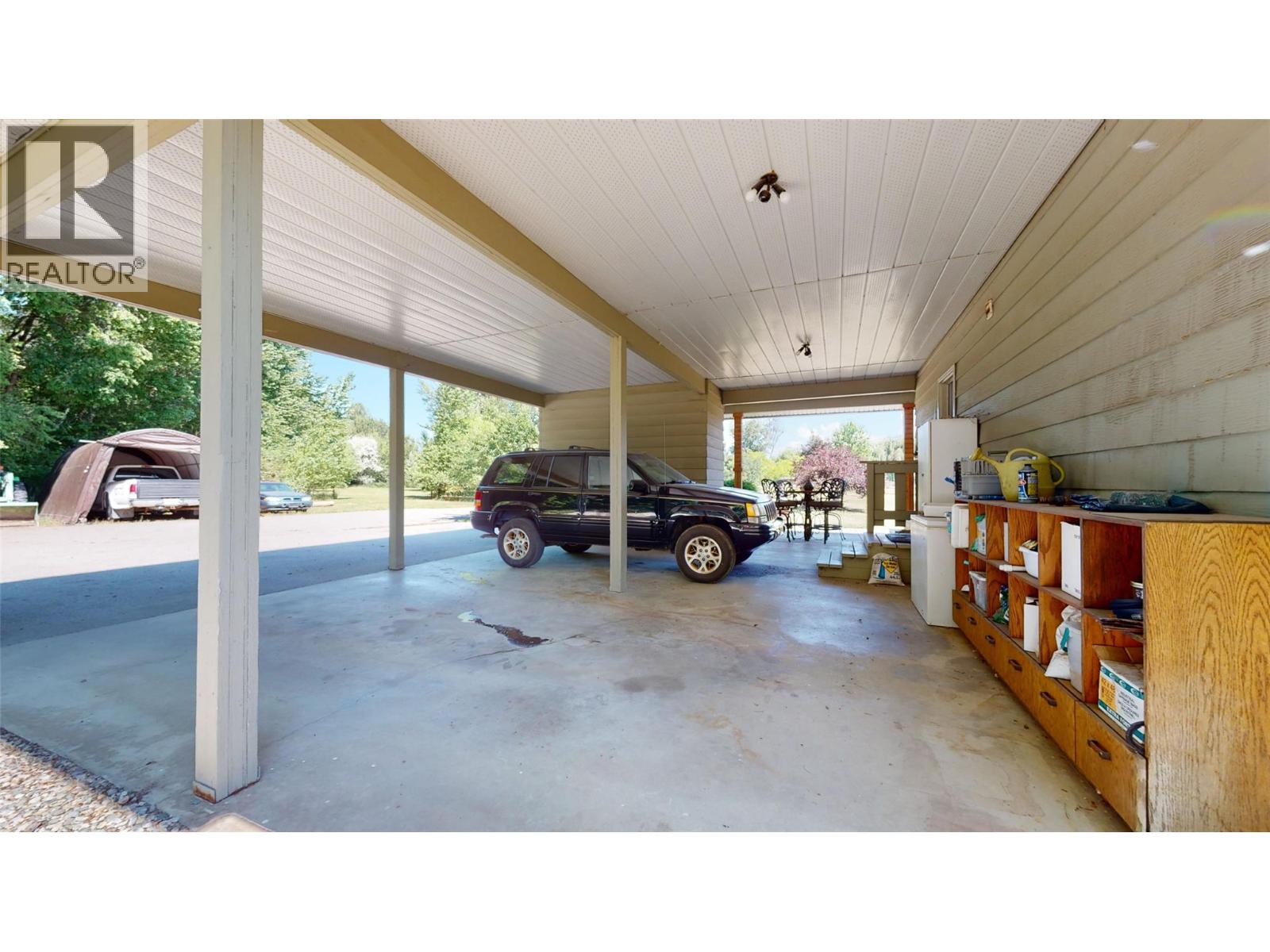 205 GREASEWOOD Avenue, Oliver