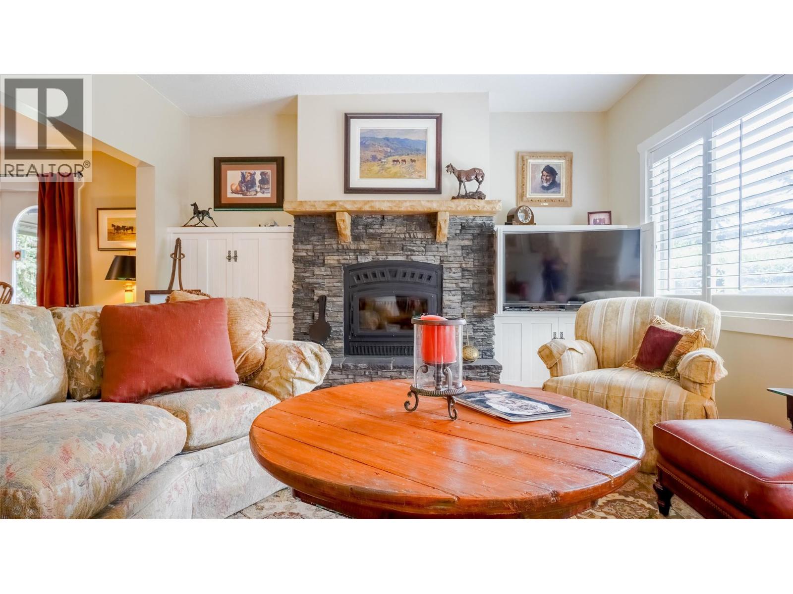 205 GREASEWOOD Avenue, Oliver