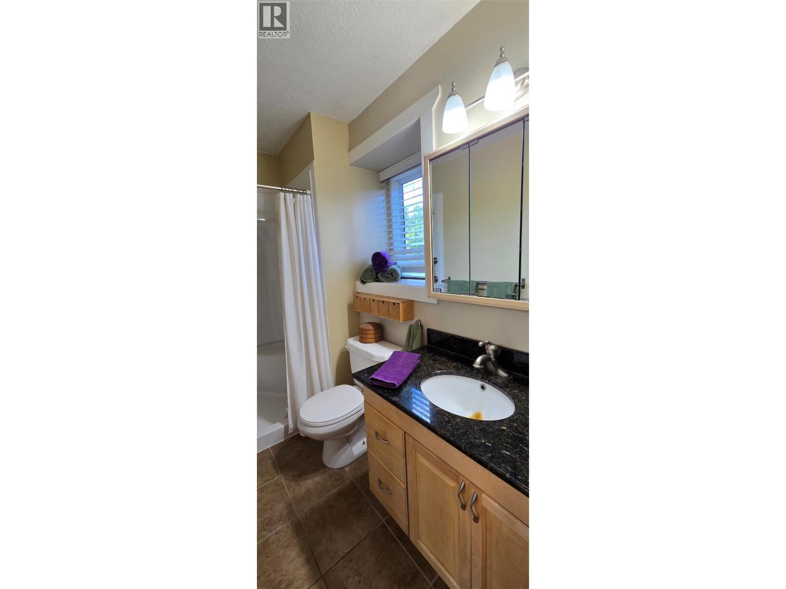 205 GREASEWOOD Avenue, Oliver