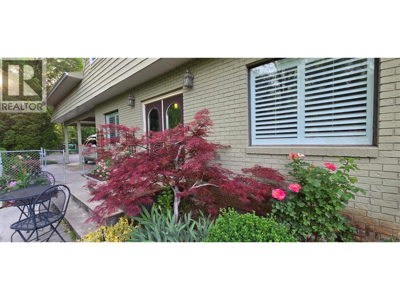 205 GREASEWOOD Avenue, Oliver