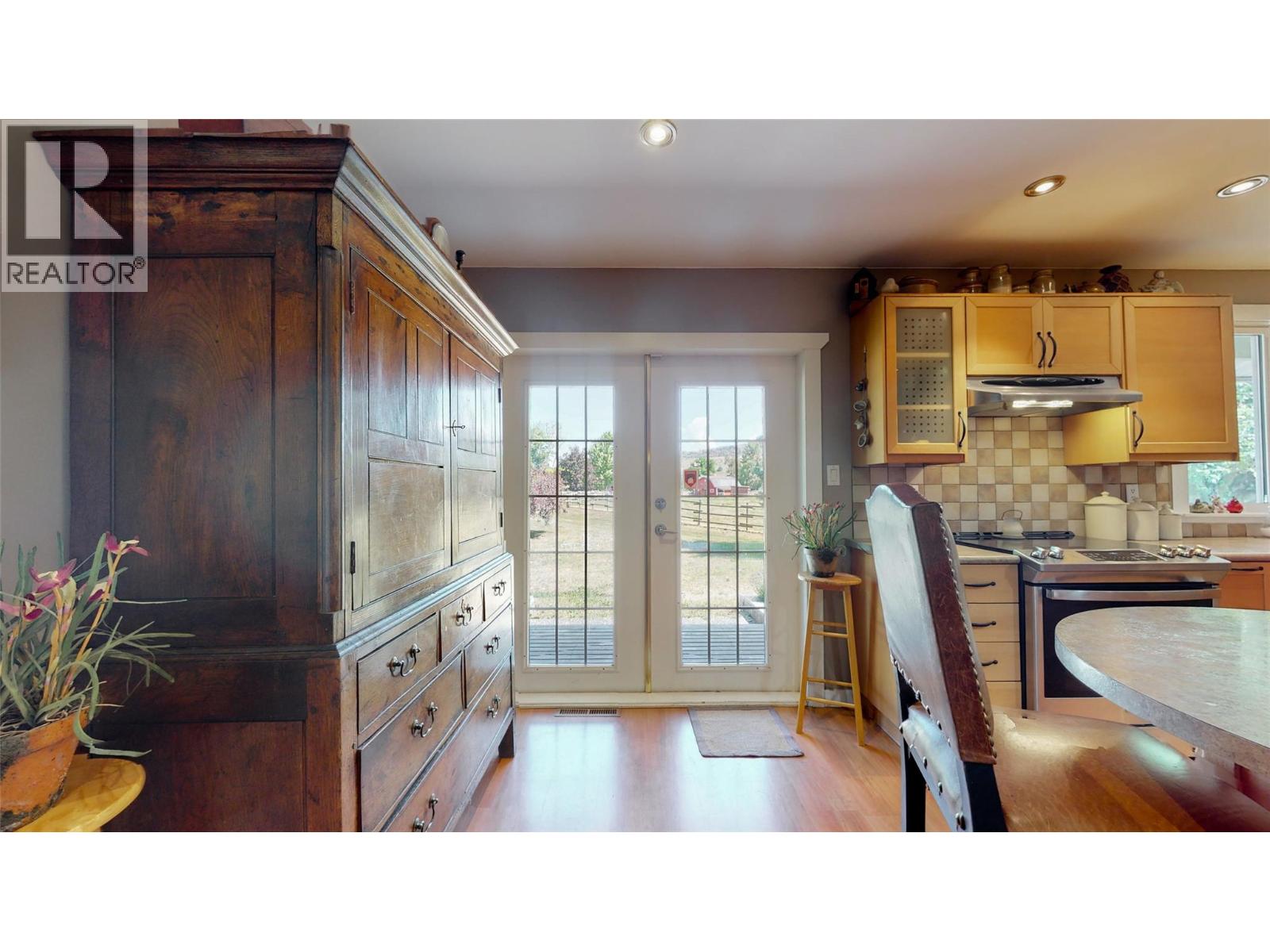 205 GREASEWOOD Avenue, Oliver