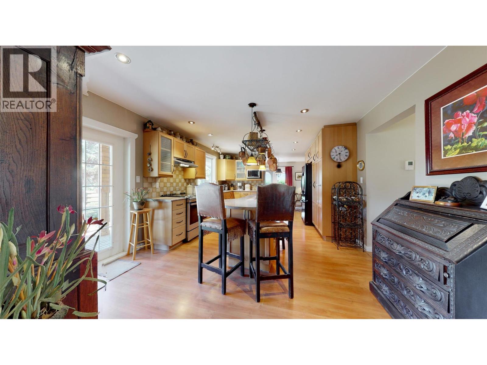 205 GREASEWOOD Avenue, Oliver