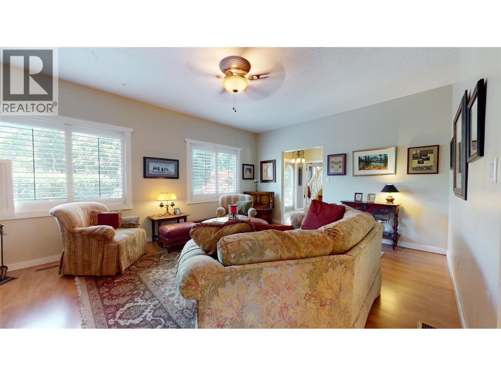 205 GREASEWOOD Avenue, Oliver